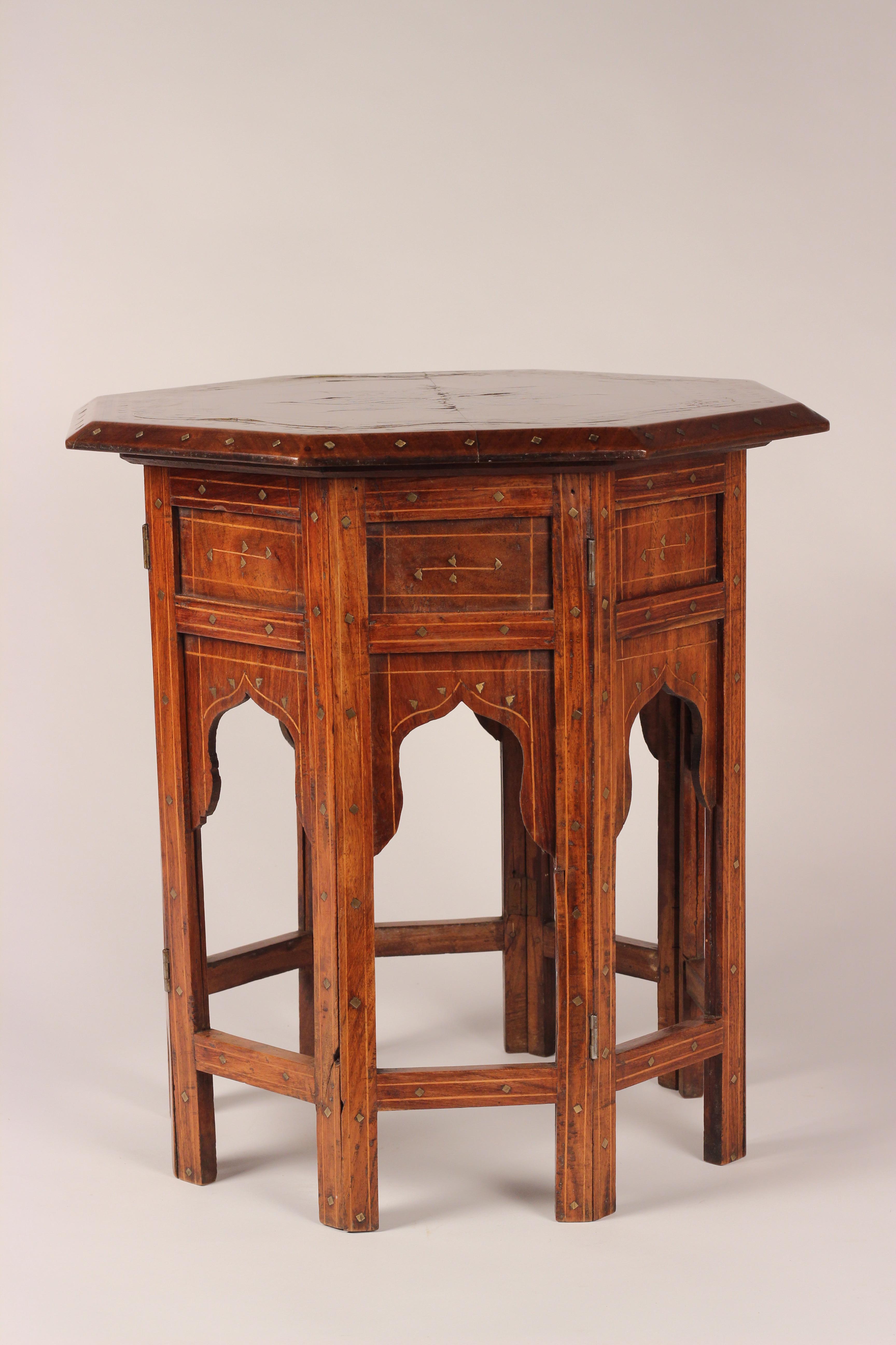 Boho Chic Style Anglo Indian Bombay Rosewood and Brass Inlay Octagonal Table In Good Condition For Sale In London, GB