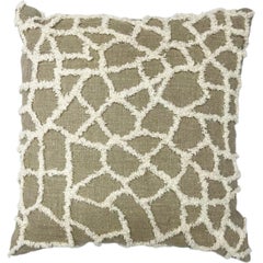 Coussin moderne en laine et coton de style Boho Chic en couleur taupe