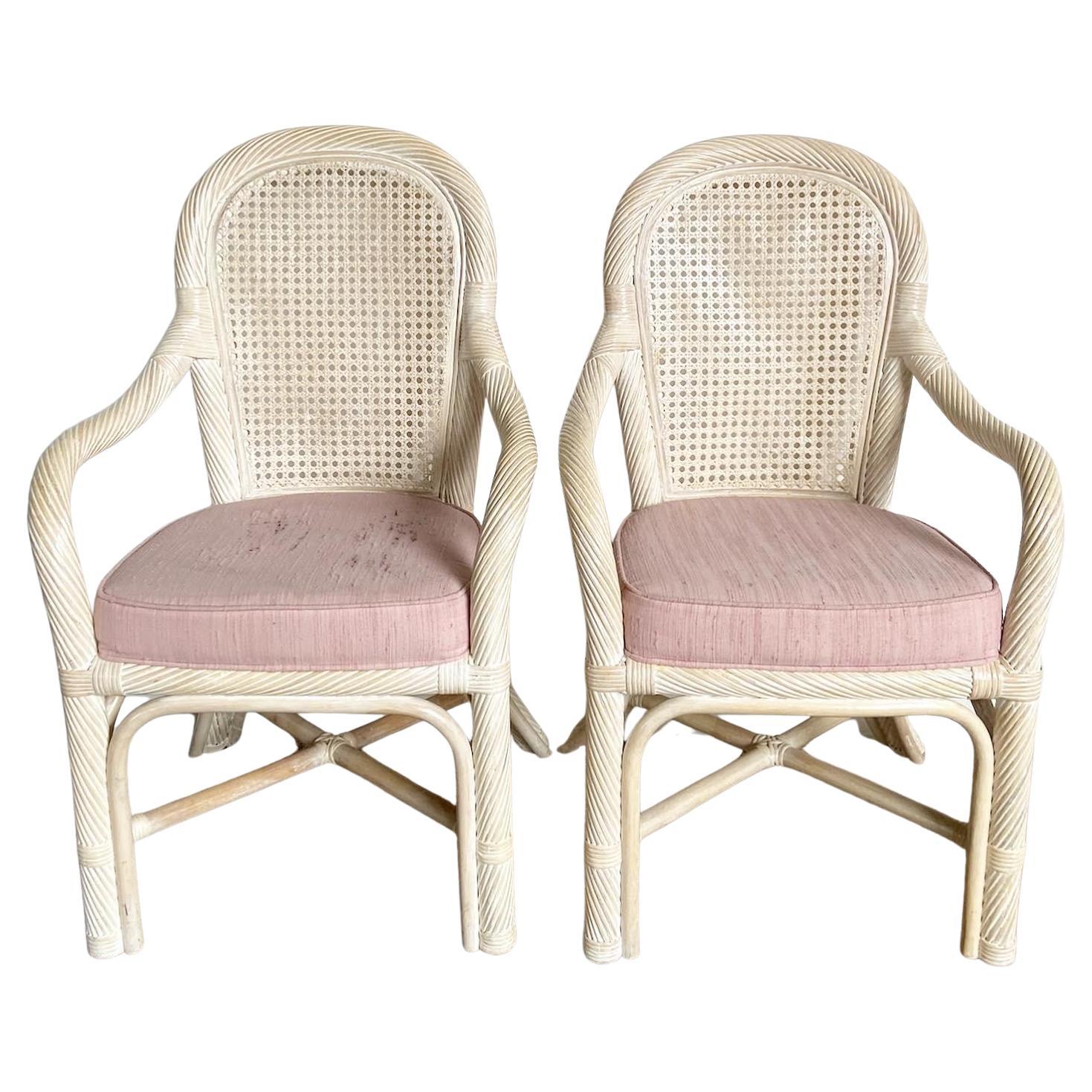 Fauteuils de salle à manger bohème chic à dossier torsadé en rose avec coussins roses en vente