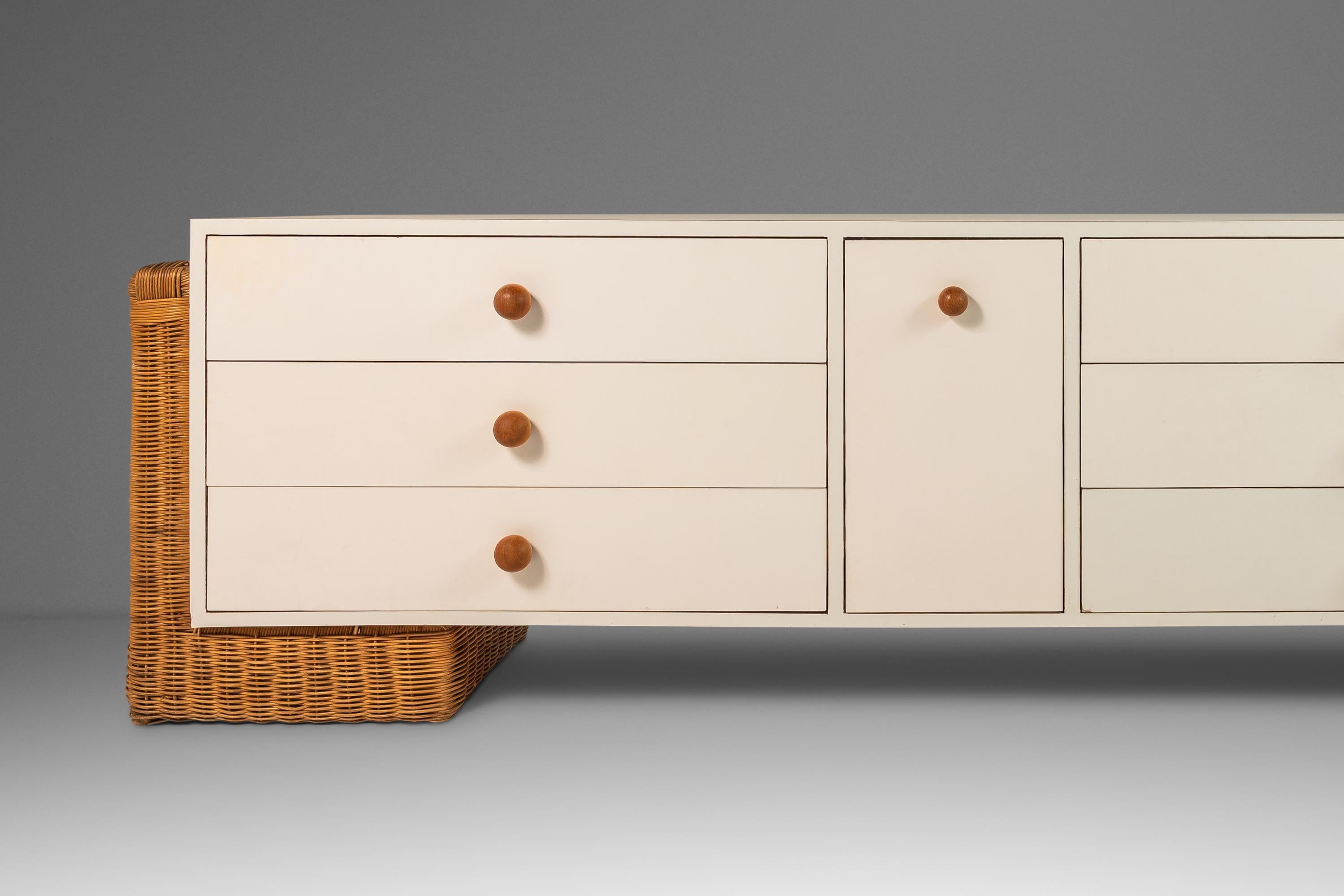 Longue commode / meuble de rangement / buffet Boho Chic unique avec base en rotin, années 1980 en vente 4