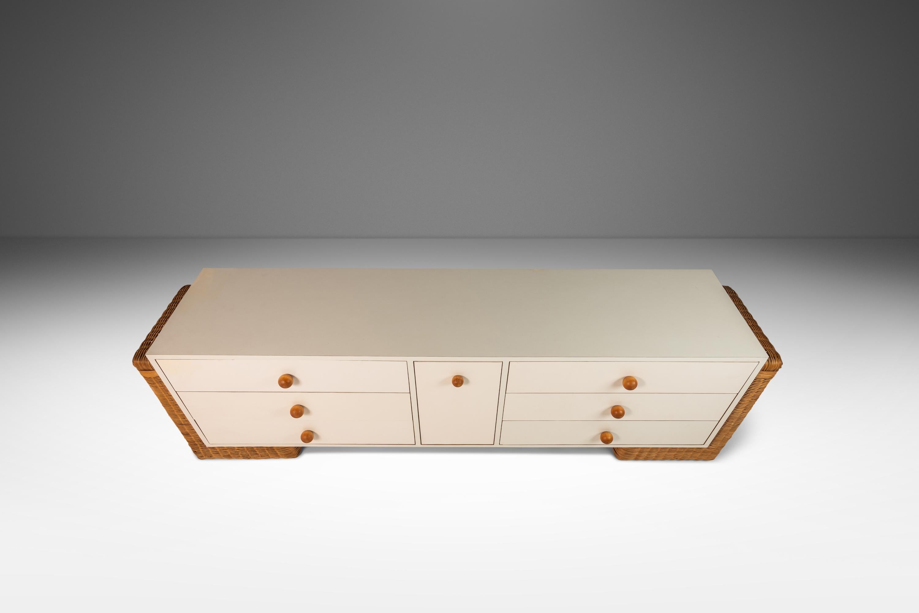 Fin du 20e siècle Longue commode / meuble de rangement / buffet Boho Chic unique avec base en rotin, années 1980 en vente