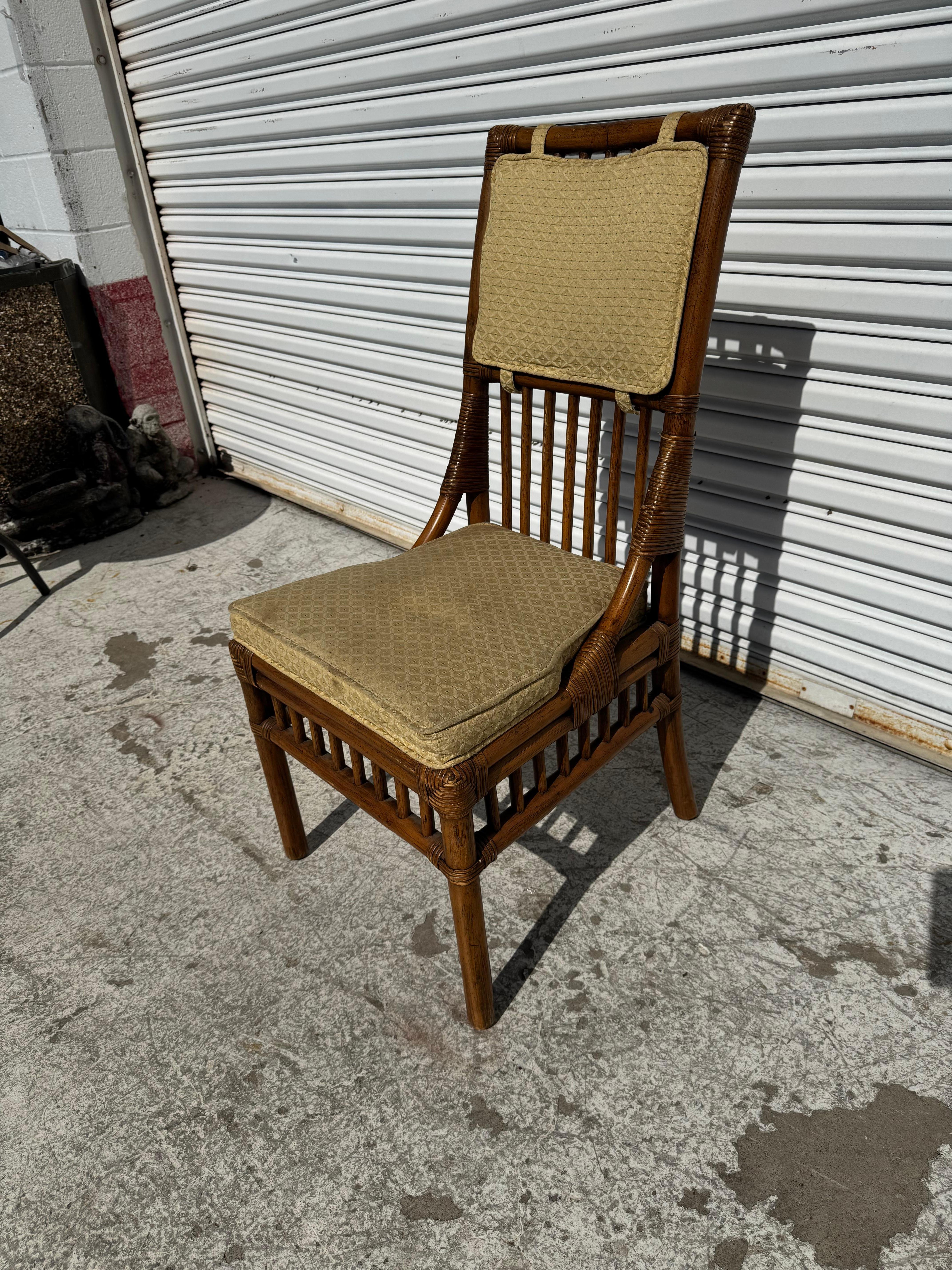 XX secolo Sedia laterale in bambù imbottita Boho Chic in vendita