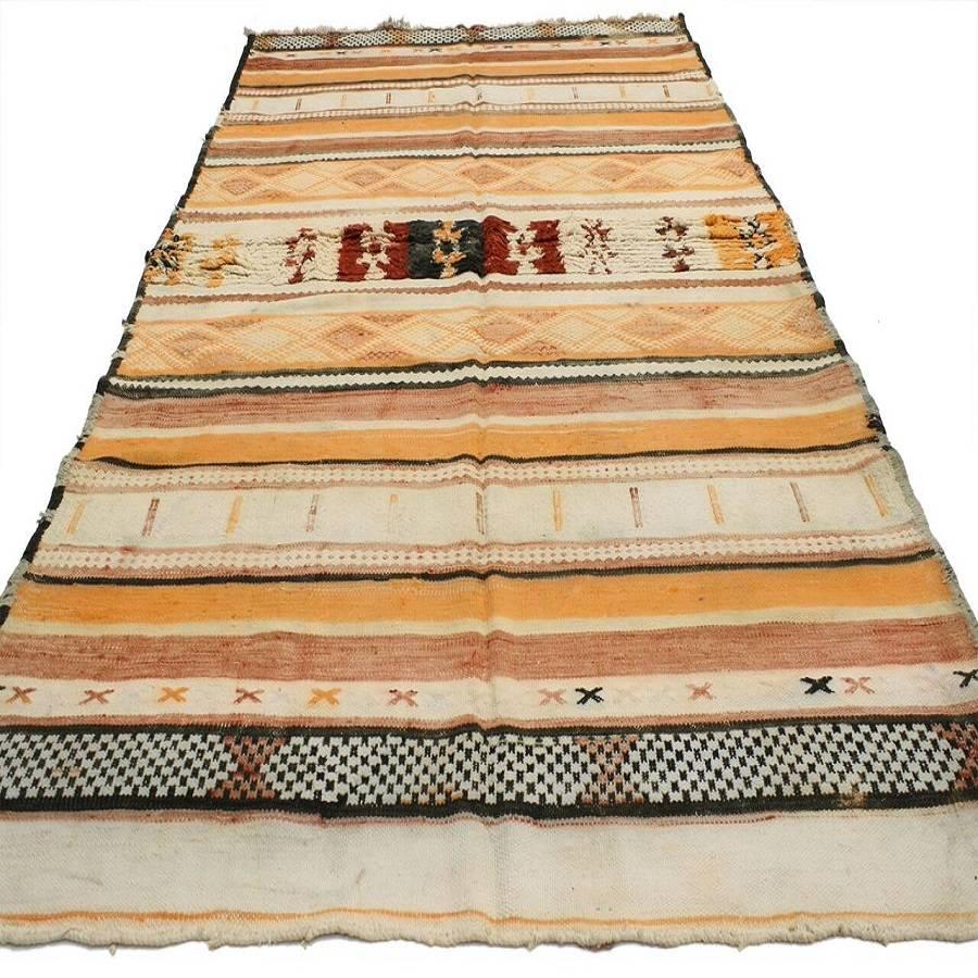 20609 Boho Chic Berber Moroccan Kilim rug with tribal style. Made by the Berber Tribe artisans in the 1960s, this handwoven wool boho chic Vintage Berber Moroccan Kilim rug with tribal style reflects an understated appearance ideal for modern,