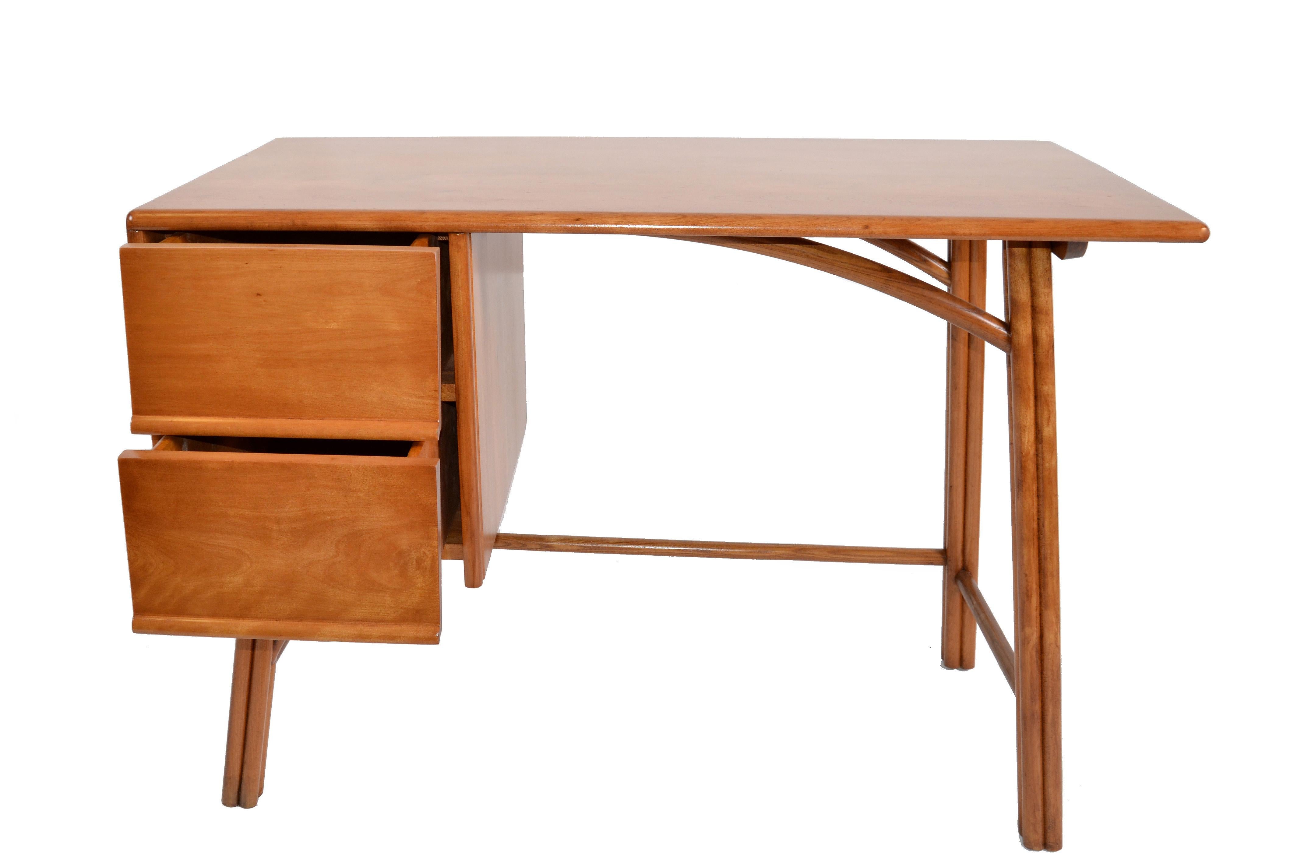 Boho chic vintage handcrafted bamboo desk, writing desk with drawers.
Stunner done with bended bamboo and 2 deep drawers.
Firm and sturdy, not wobbly.
Measurements:
Knee height 29 inches.
Leg space 22 inches.
 