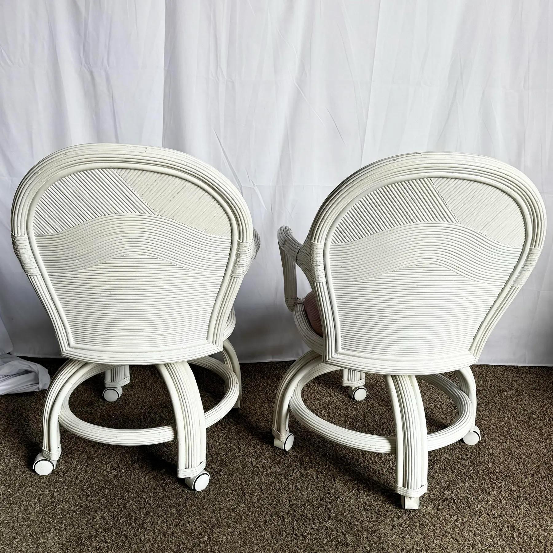 Bohémien Set da pranzo con sedia girevole Boho Chic White Pencil Reed - 5 Pezzi in vendita