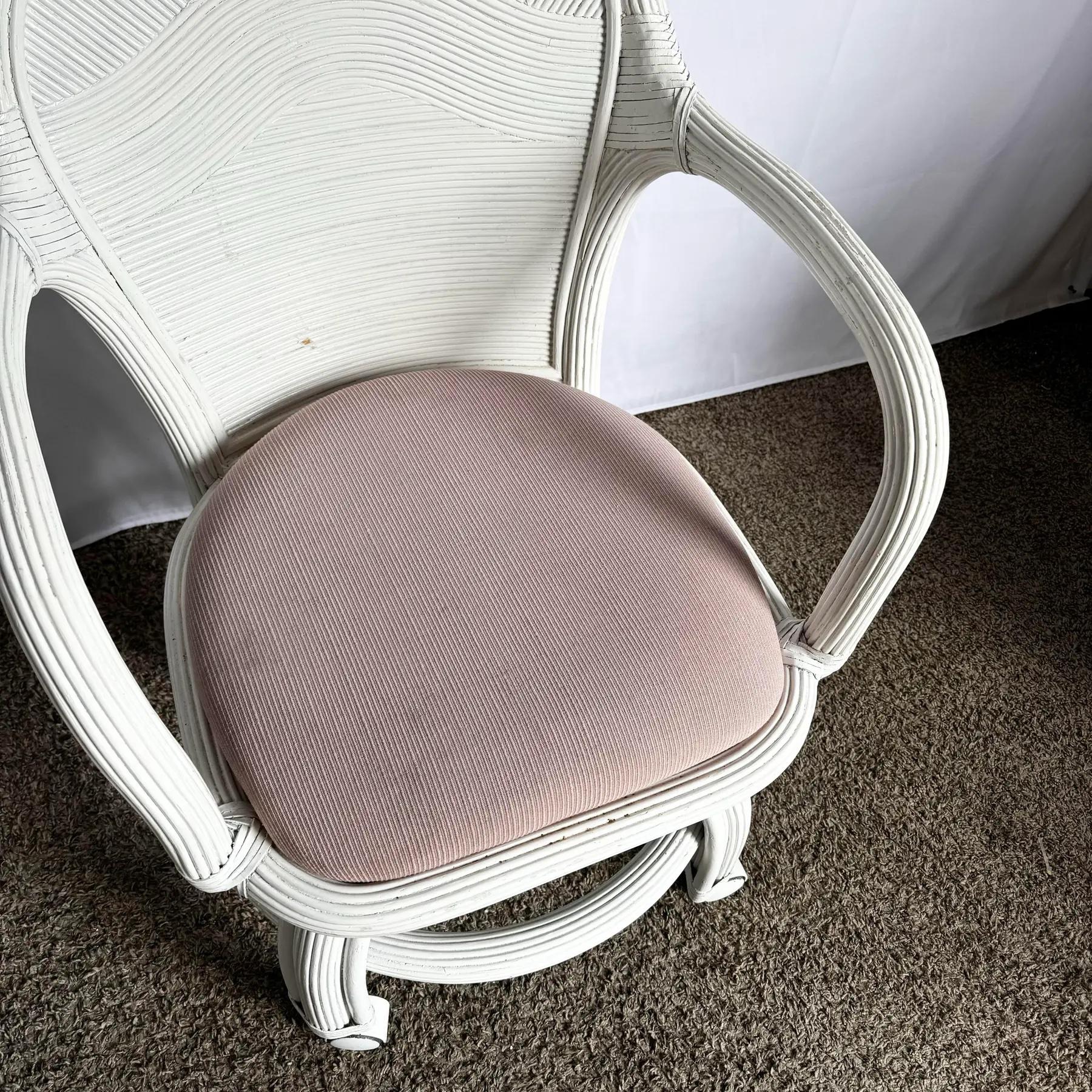 Fine XX secolo Set da pranzo con sedia girevole Boho Chic White Pencil Reed - 5 Pezzi in vendita