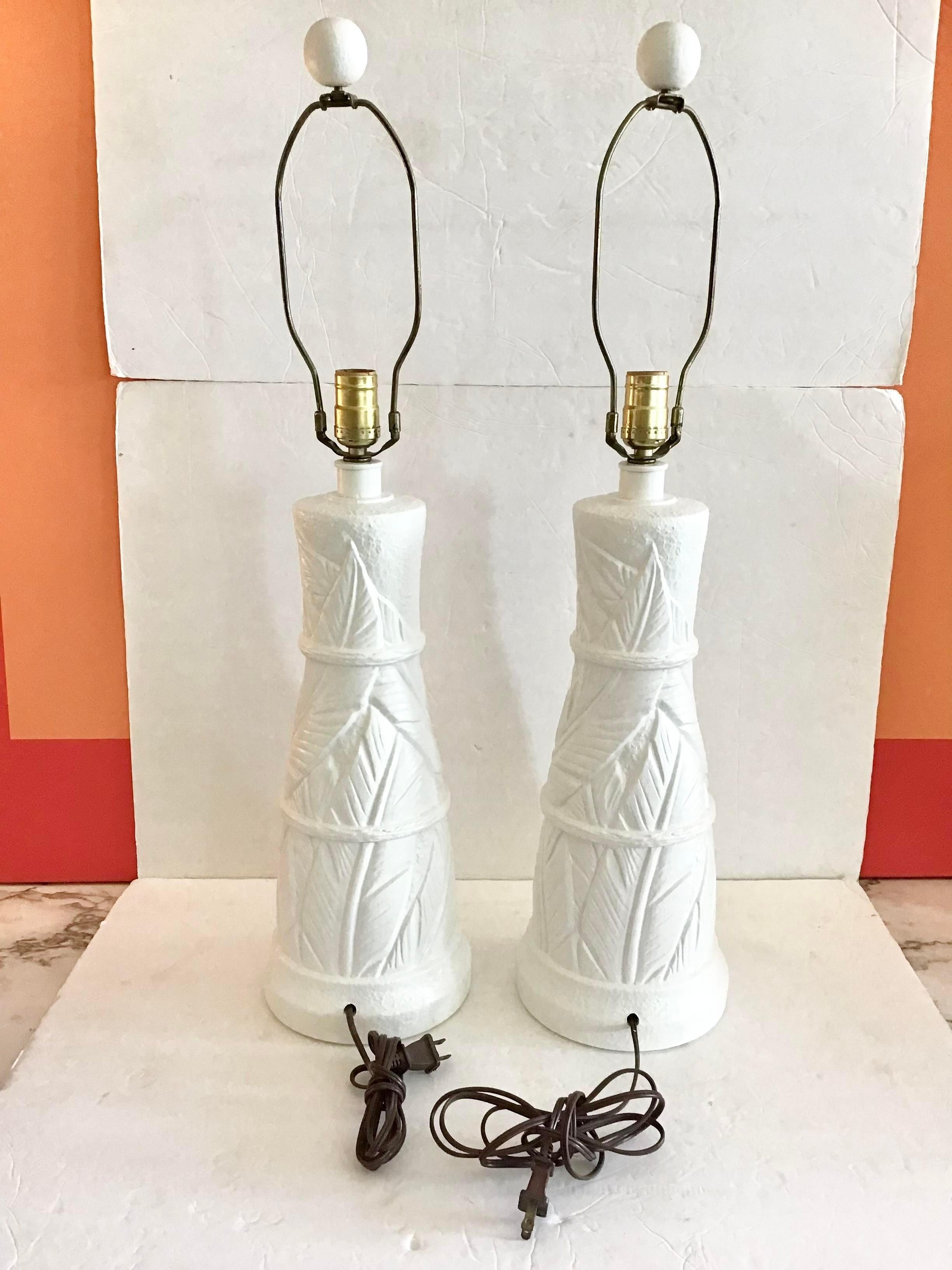 Boho Chic White Plaster Floral Table Lamps, a Pair In Good Condition For Sale In Los Angeles, CA