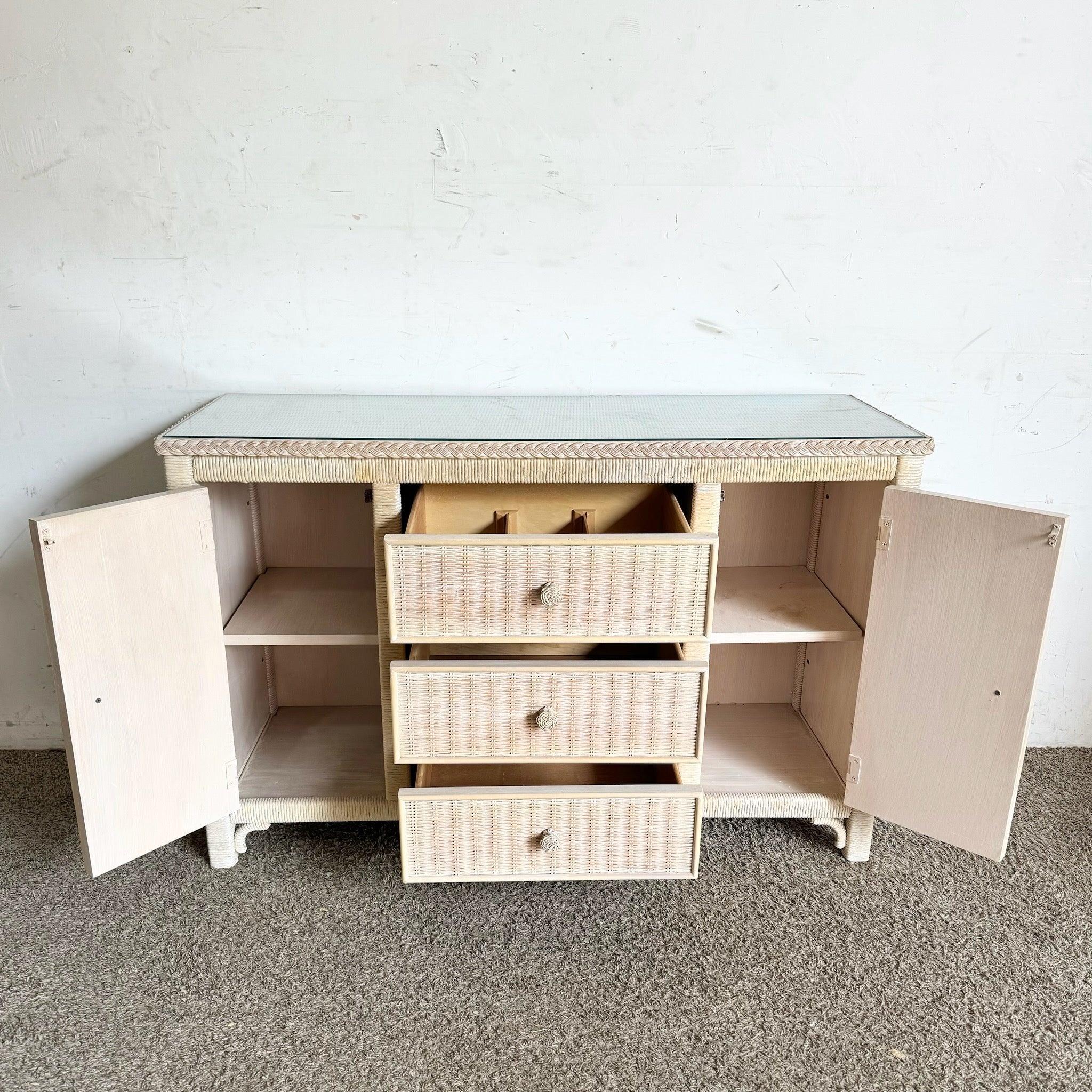 Credenza Boho Chic in vimini Henry Link lavato in bianco di Lexington In condizioni buone in vendita a Delray Beach, FL
