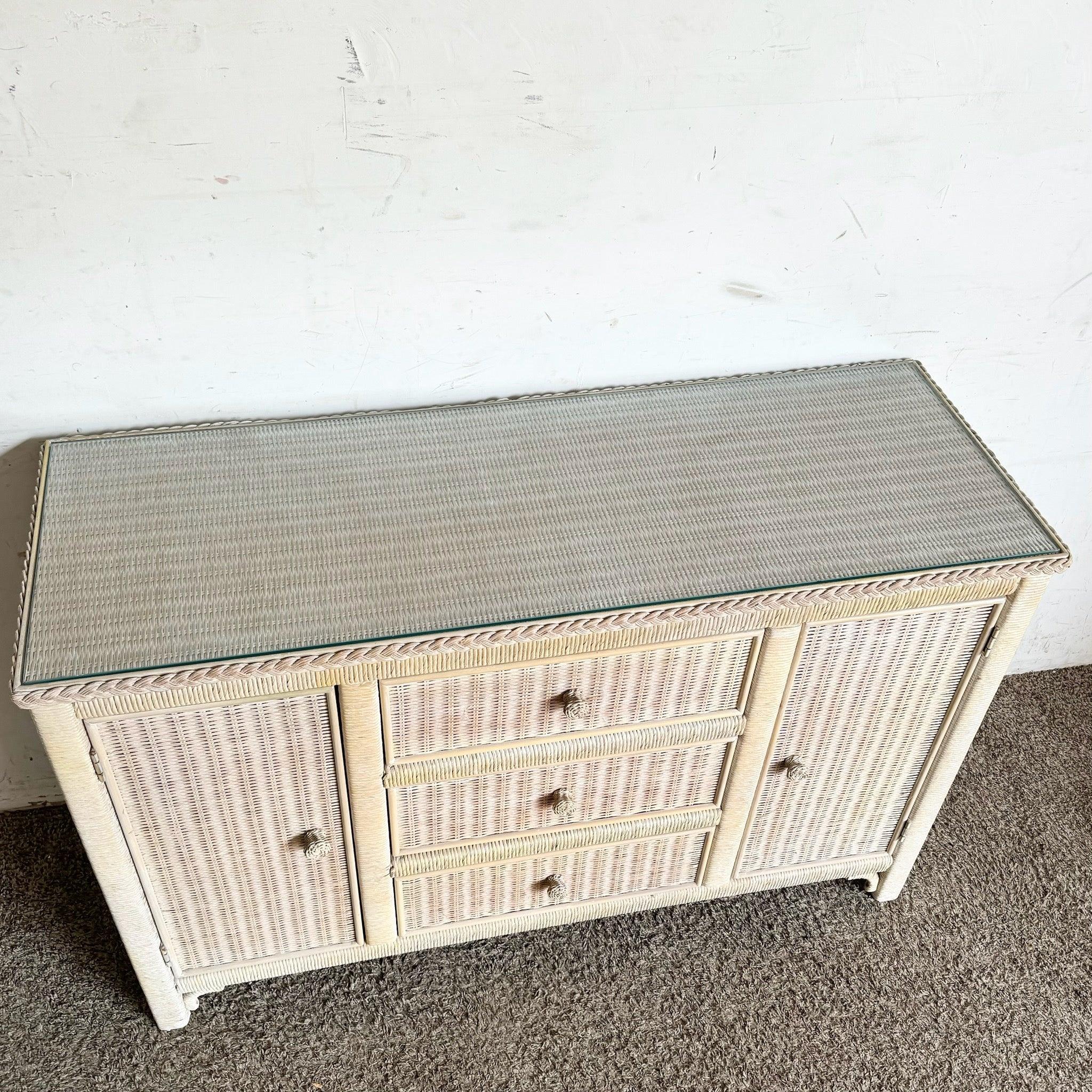 Fine XX secolo Credenza Boho Chic in vimini Henry Link lavato in bianco di Lexington in vendita