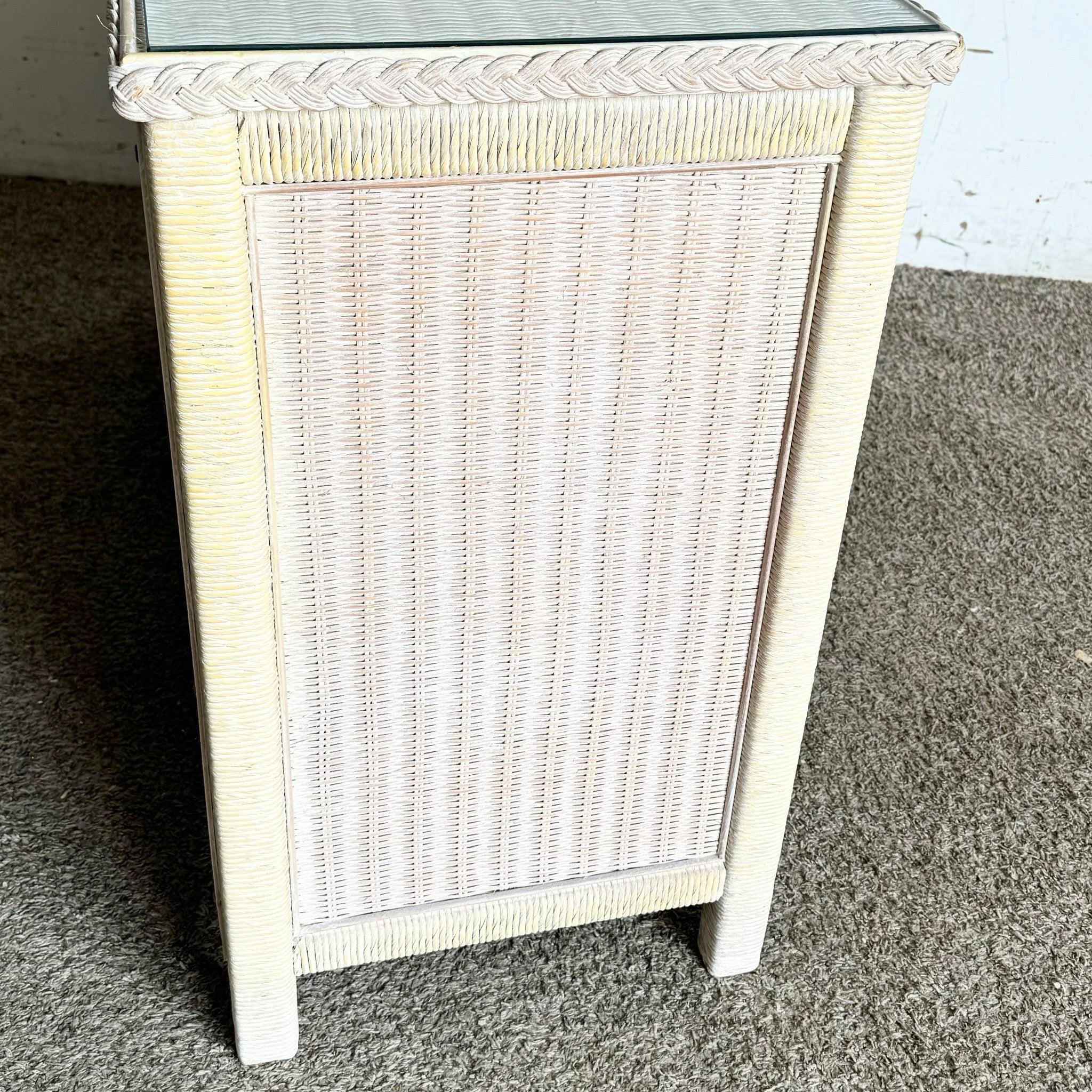 Vetro Credenza Boho Chic in vimini Henry Link lavato in bianco di Lexington in vendita