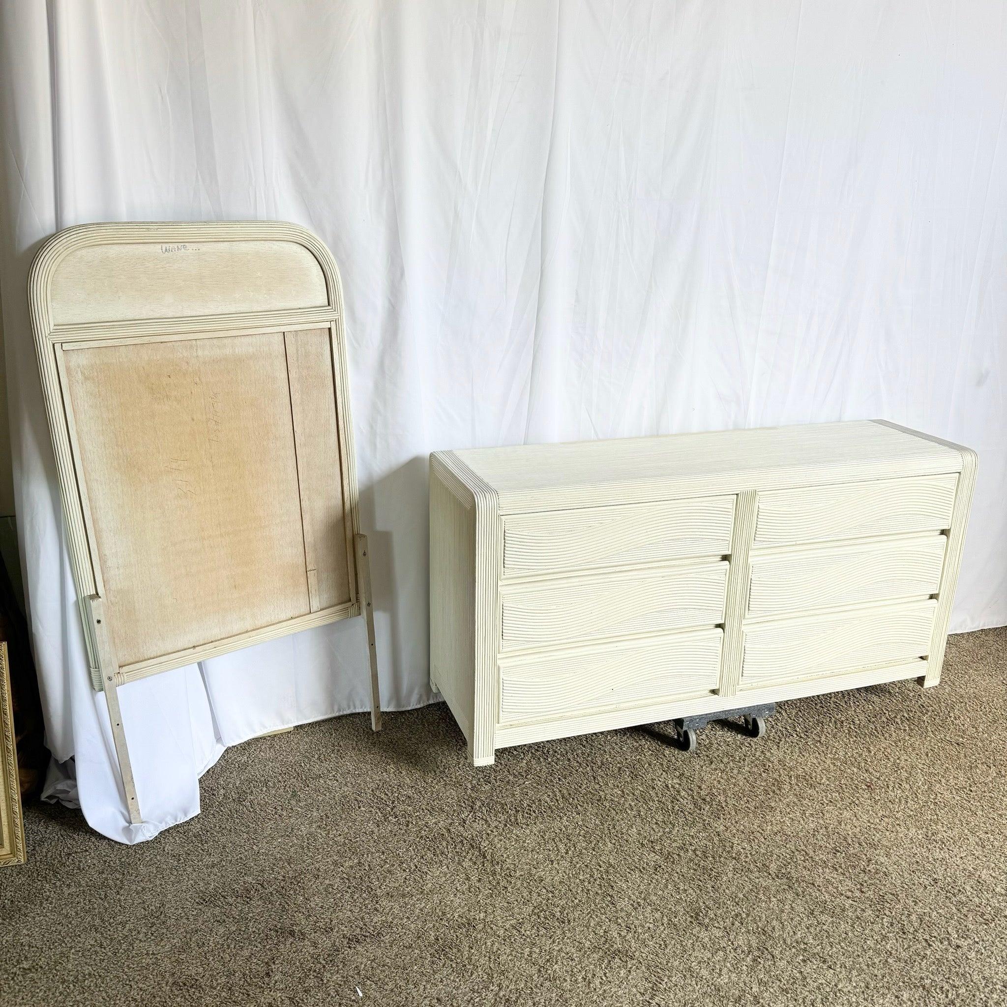 Comò con specchio Boho Chic bianco ondulato a matita in vendita 4
