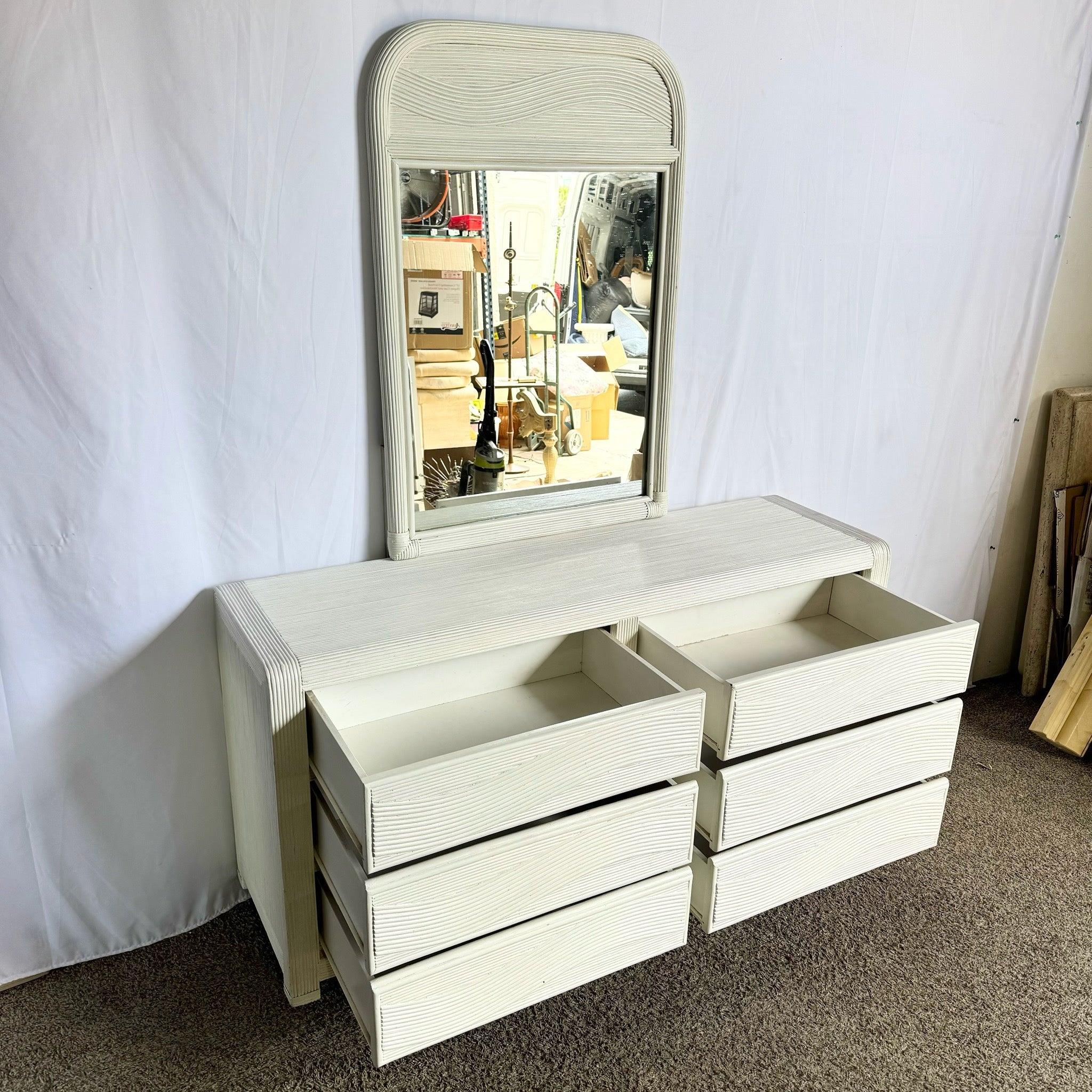 Comò con specchio Boho Chic bianco ondulato a matita in vendita 2