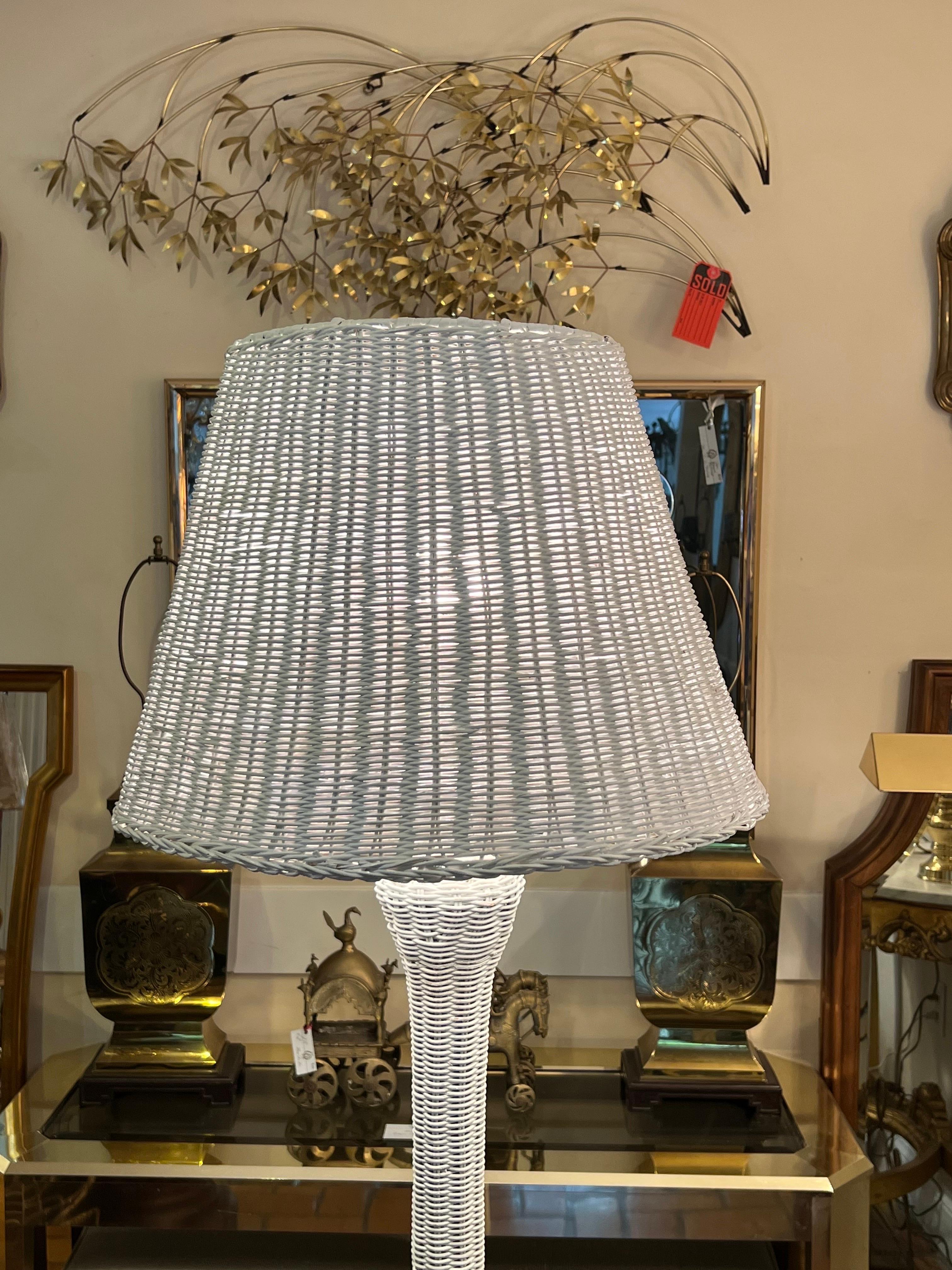 Vimini Lampada da terra in vimini bianca Boho Chic in vendita