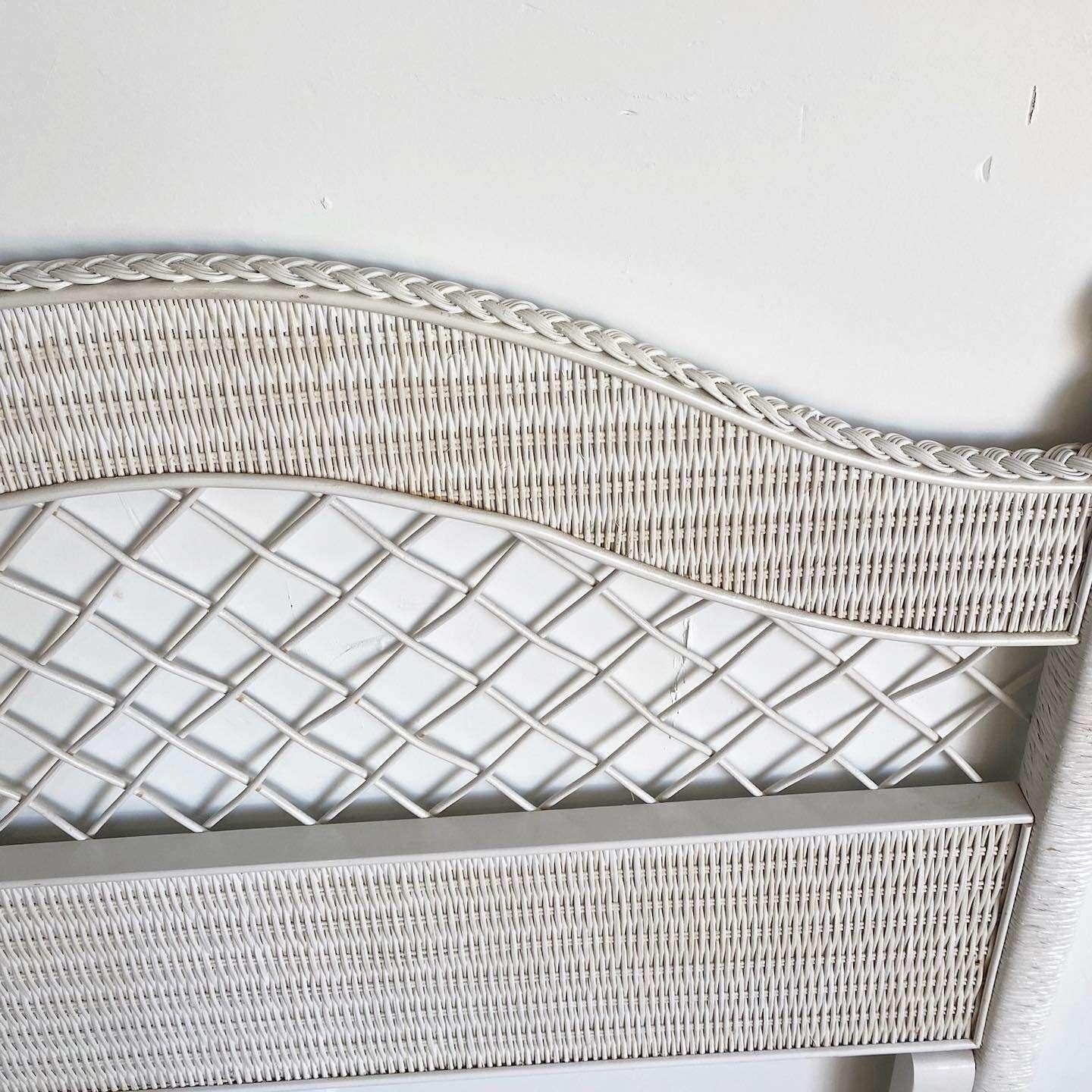 Boho Chic White Wicker Headboard by Henry Link In Good Condition For Sale In Delray Beach, FL