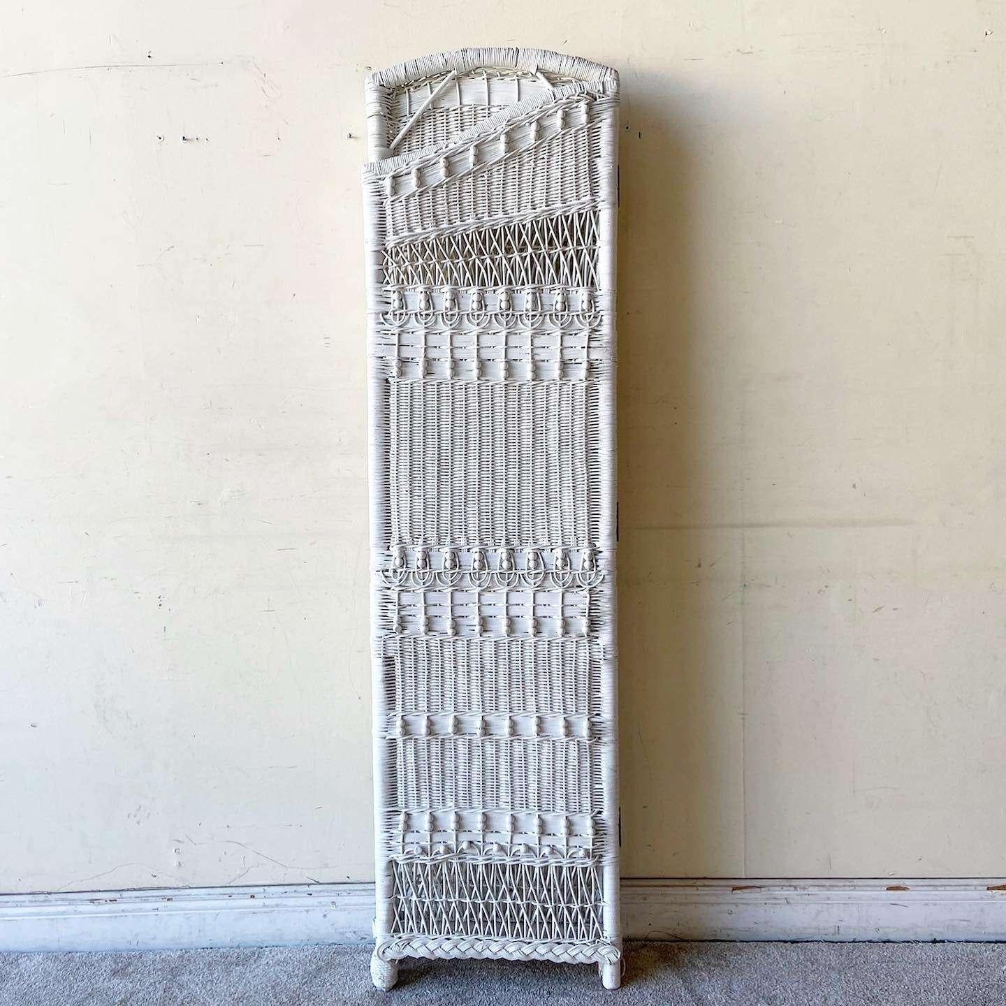 Exceptional vintage boho chic wicker room divider/screen. Folds up nicely and features a painted white finish.

When folded closed measures 19”w, 5.5”d, 71.5”h

