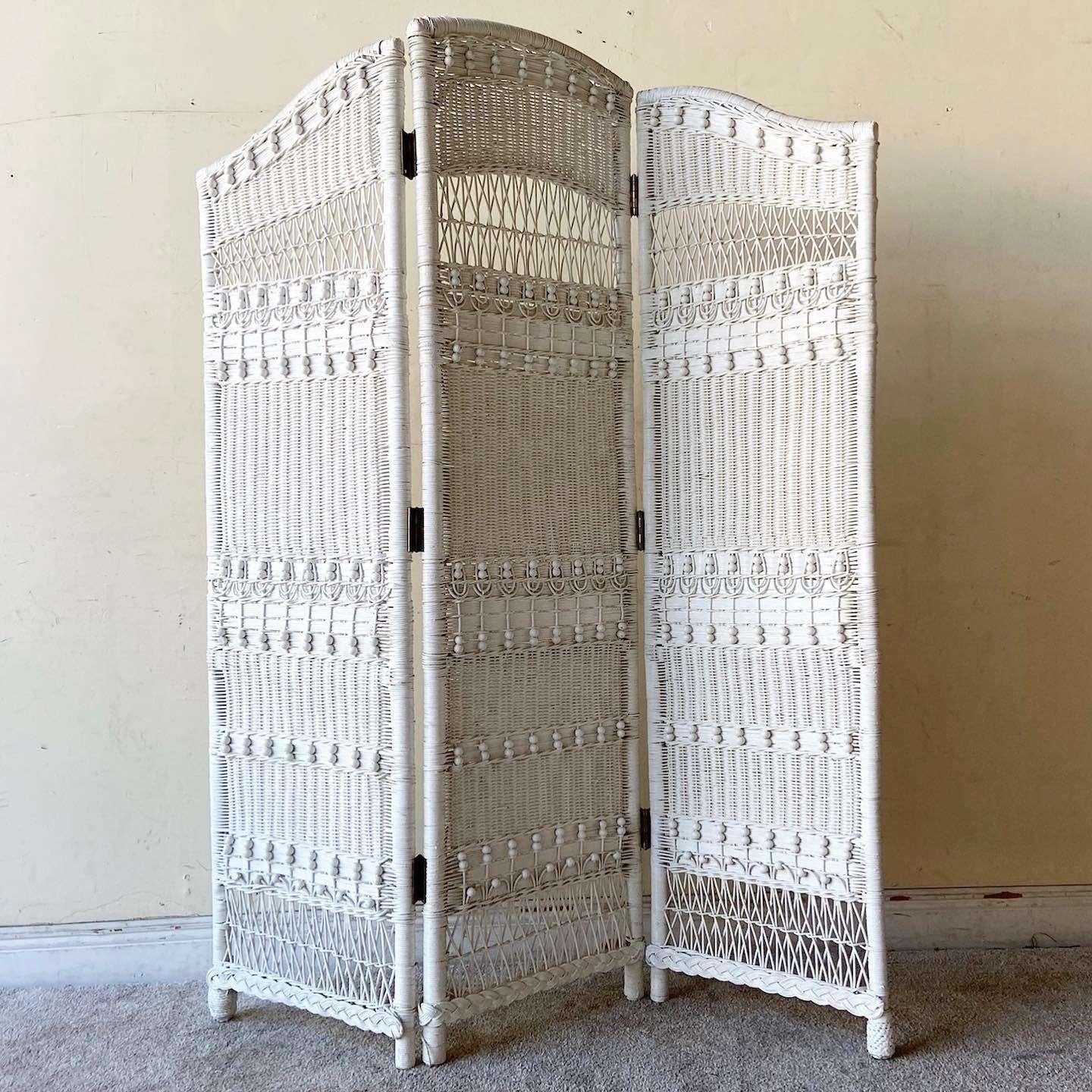 Boho Chic White Wicker Room Divider/Screen In Good Condition In Delray Beach, FL