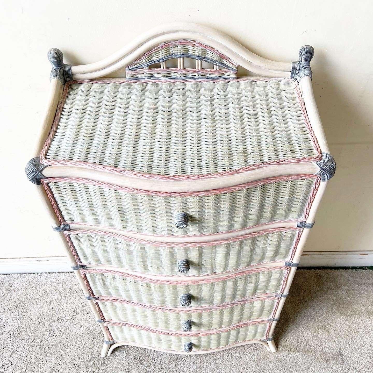 Philippin Commode haute bohème chic en osier blanc cassé, rose et gris en vente