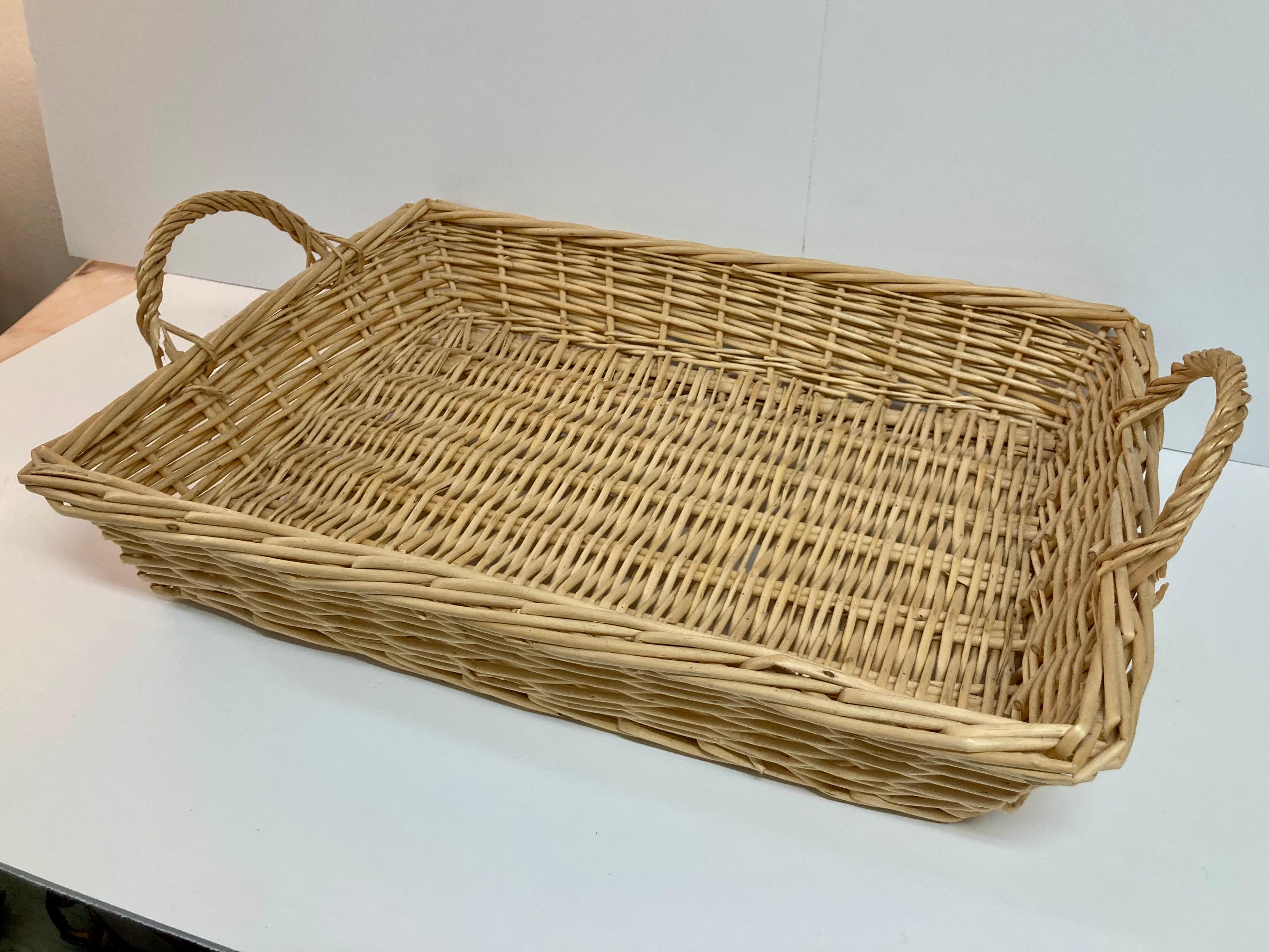 Boho Chic Tablett aus Weide im Zustand „Gut“ im Angebot in Los Angeles, CA