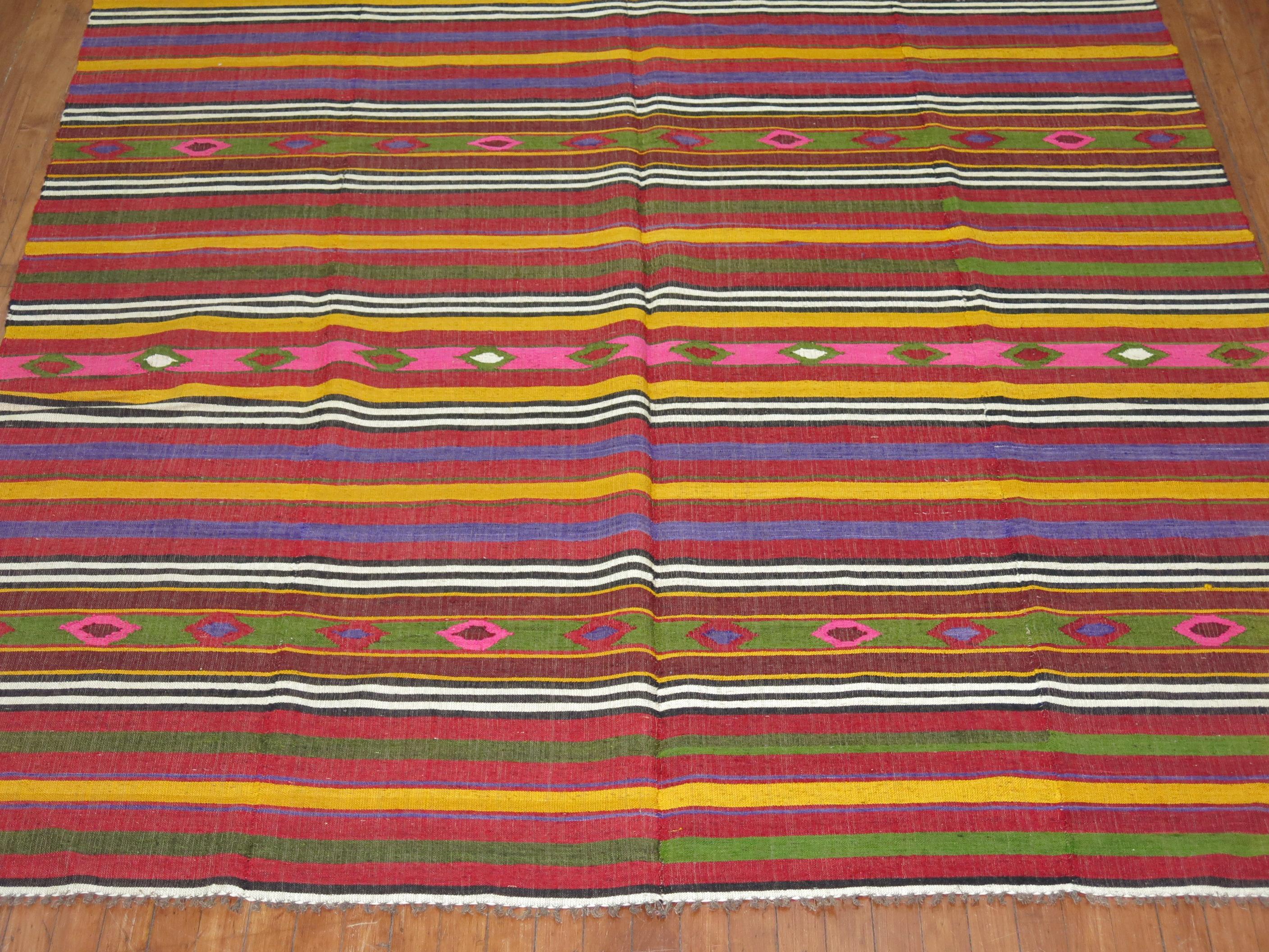 Boho Colorful 20th Century Turkish Kilim In Good Condition For Sale In New York, NY