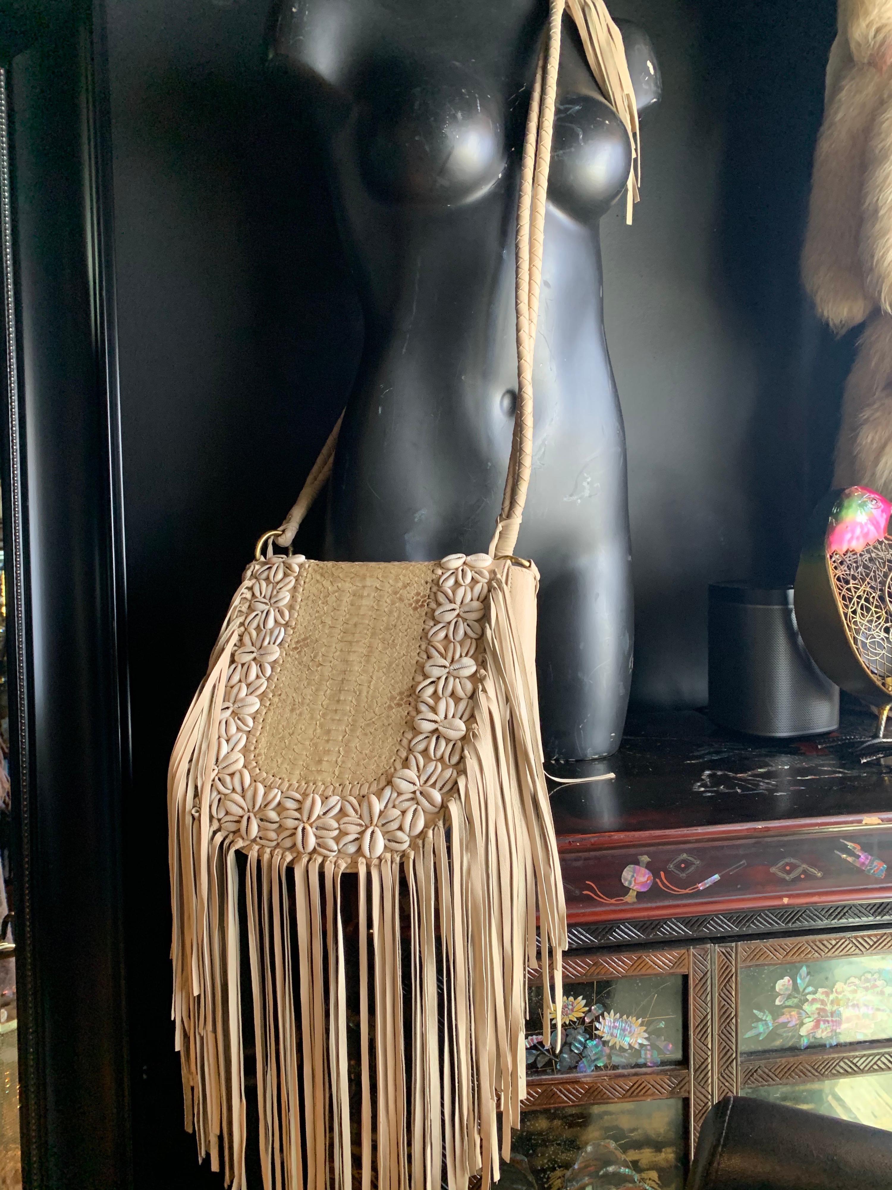 Boho Fringed Leather Shoulderbag W/ Cowrie Shell Snakeskin Embellishment In Excellent Condition In Gresham, OR