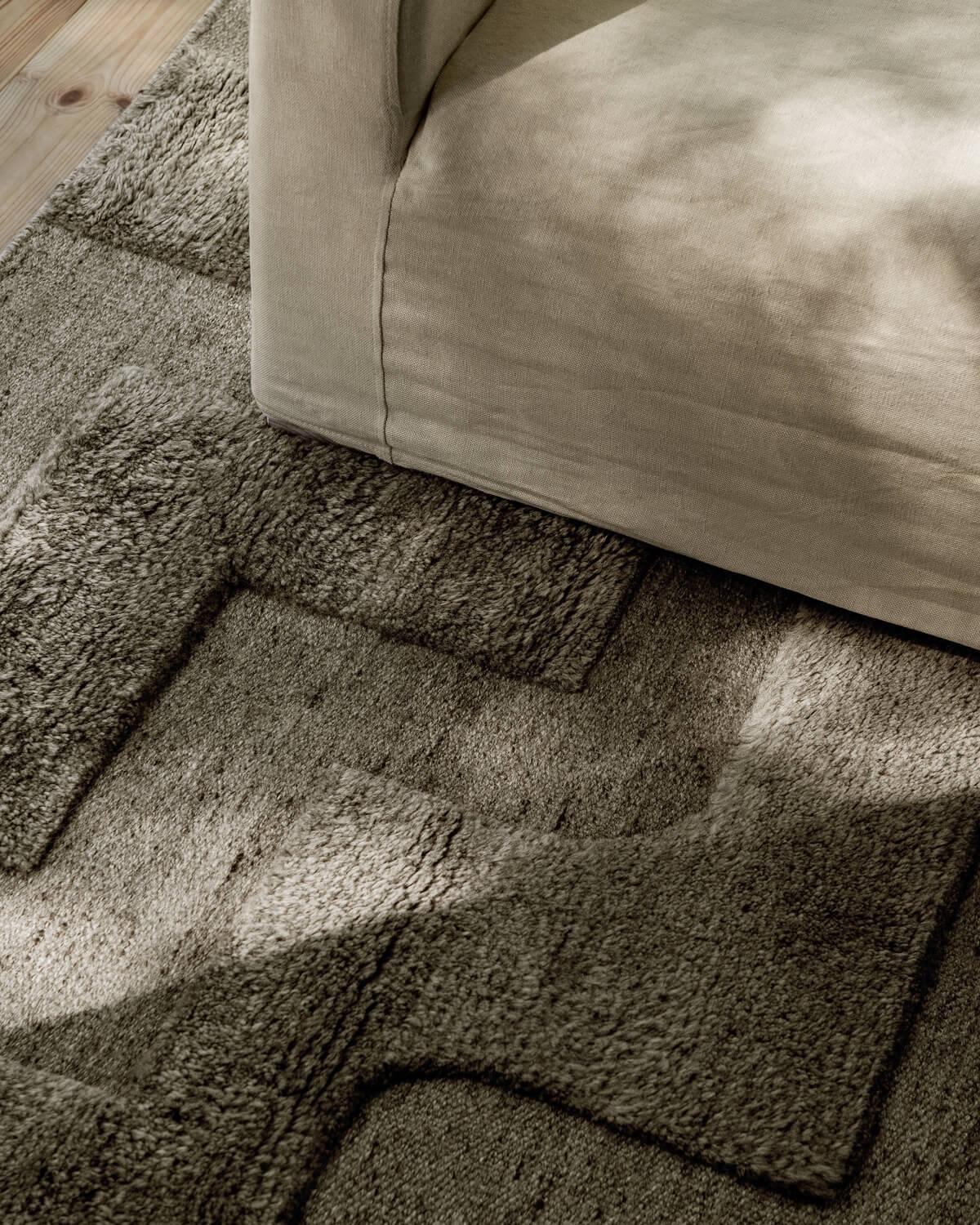 Boho, grauer, handgeknüpfter Teppich in skandinavischem Design (Moderne) im Angebot