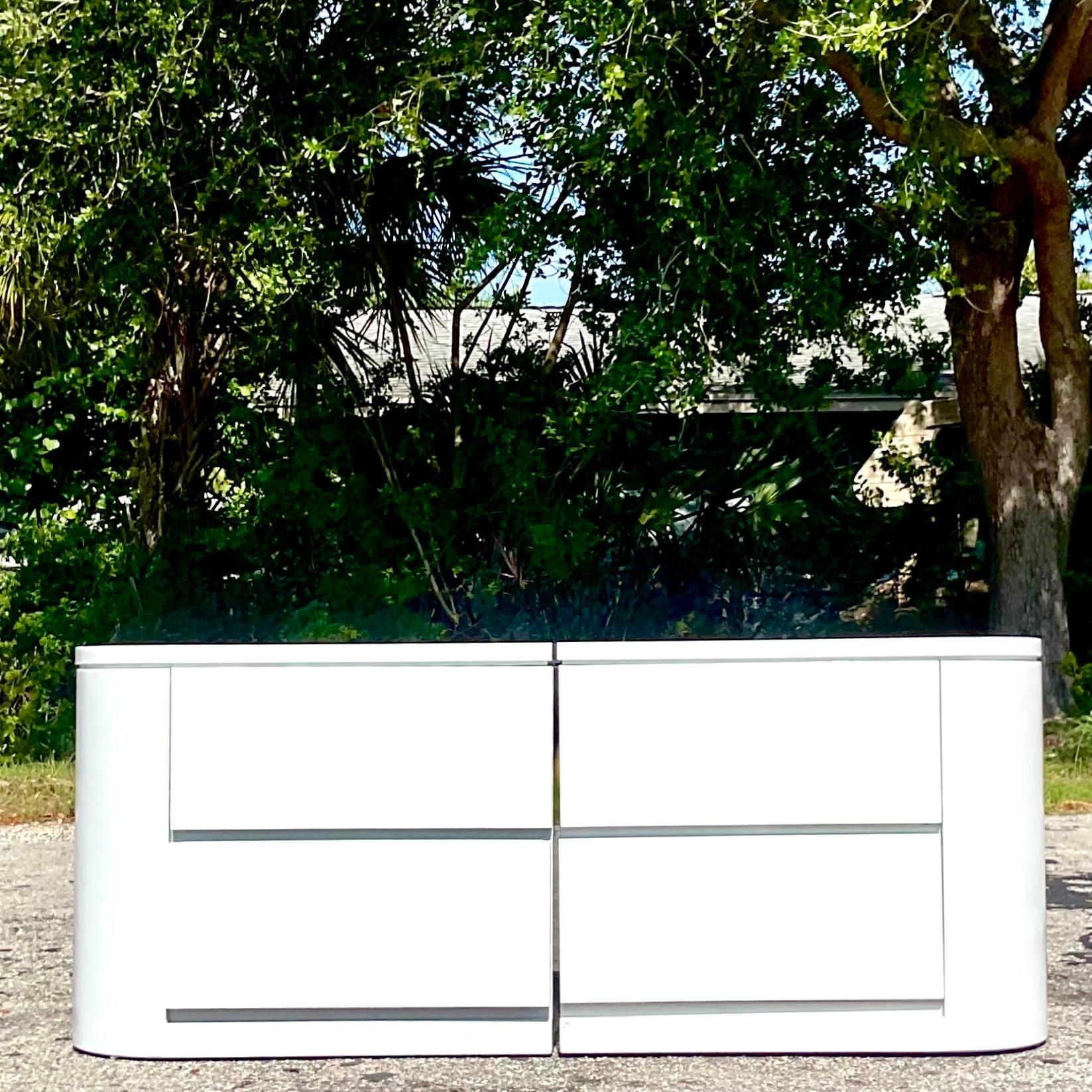 Américain Paire de tables de nuit en stratifié Boho en vente