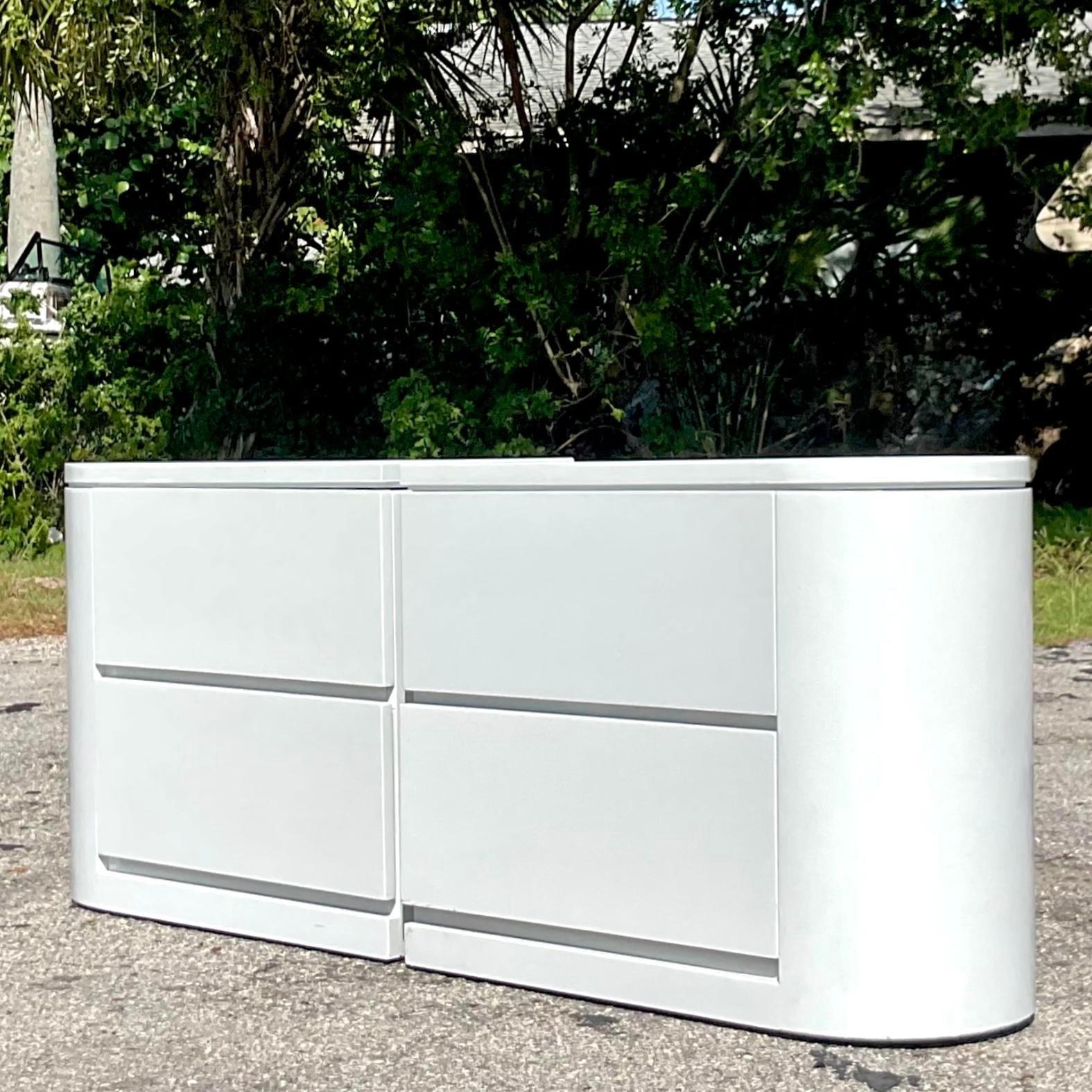 XXIe siècle et contemporain Paire de tables de nuit en stratifié Boho en vente