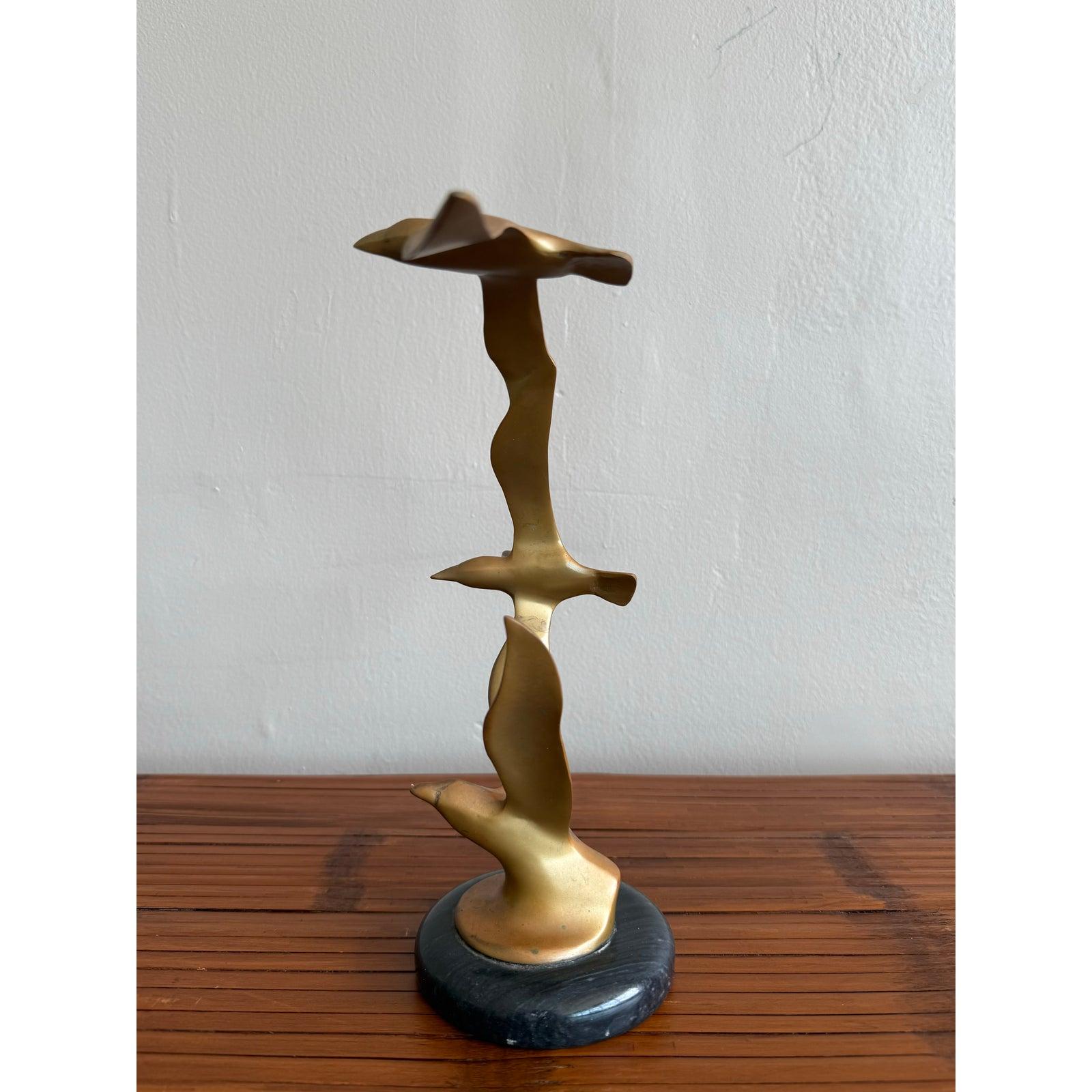 Moderne Sculpture d'oiseau Boho Modern en laiton sur base en marbre en vente