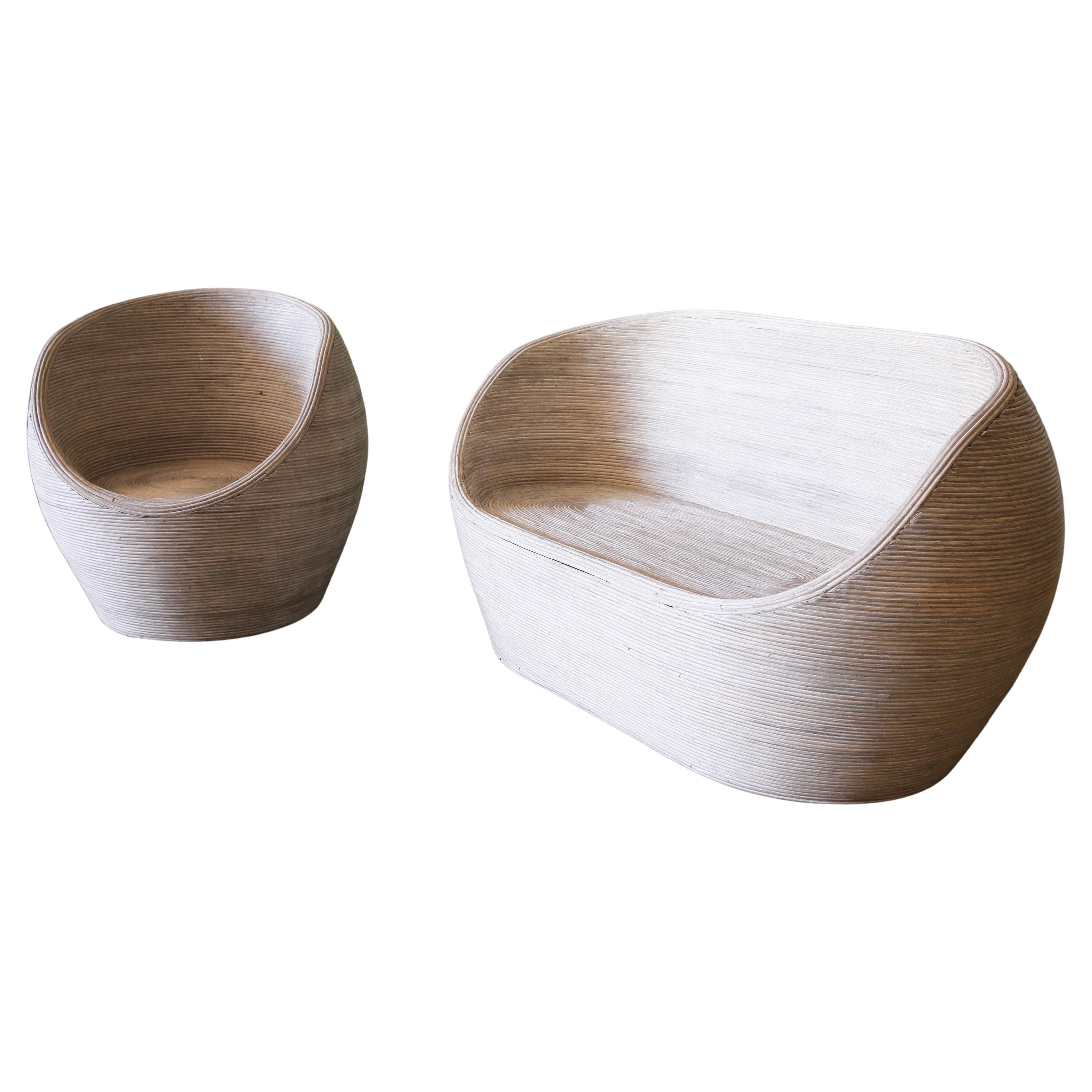 Sofá y silla Boho Modern Weathered Split Reed Ball según Gabriella Crespi