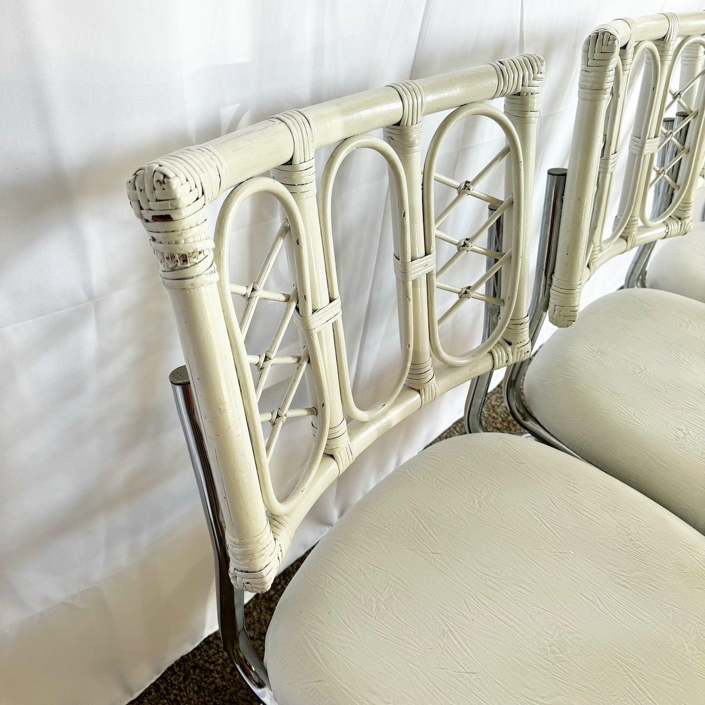 Sedie da pranzo a sbalzo in rattan bianco e cromo - Set di 6 sedie moderne Boho in vendita 2