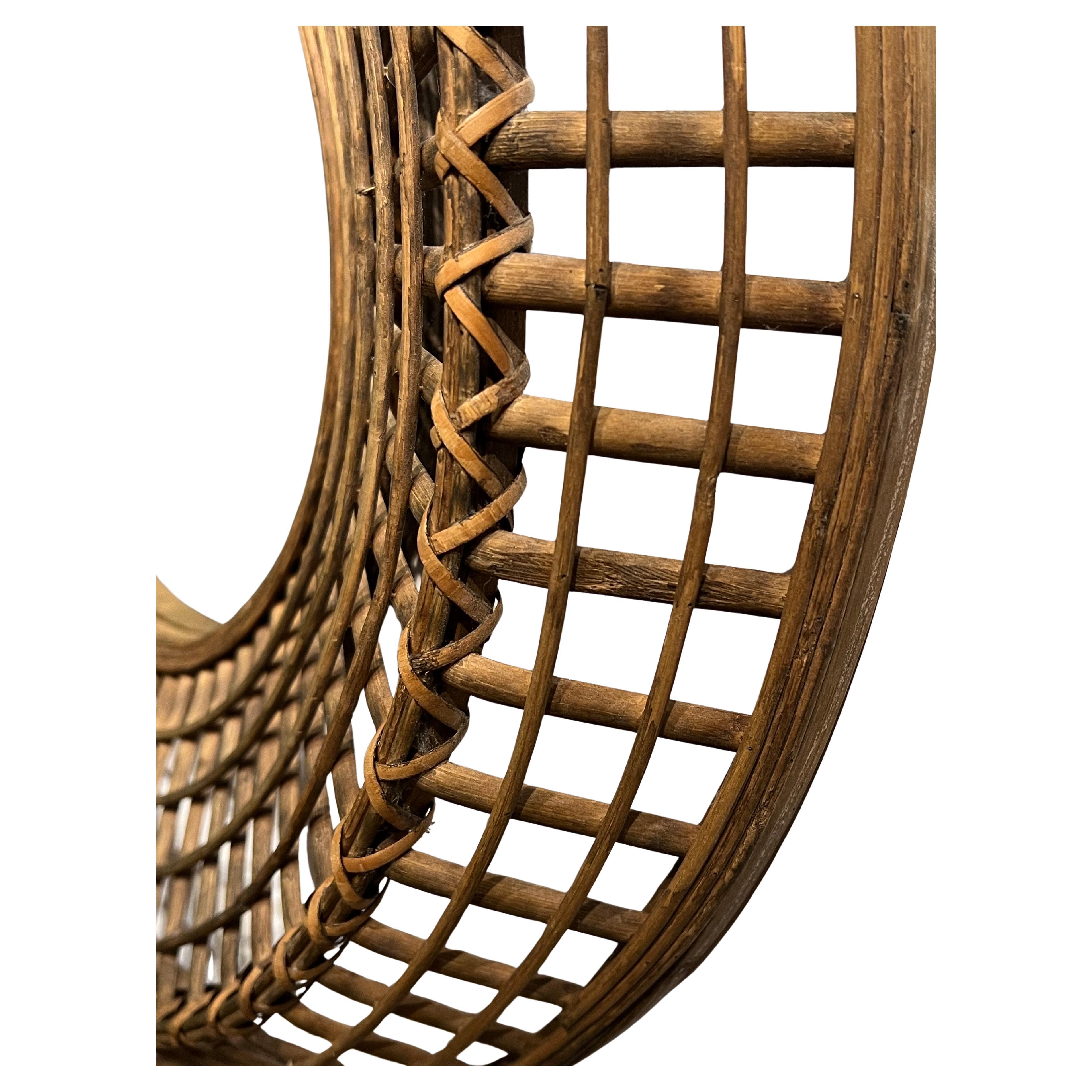 Beautiful round rattan mirror very nice and clean condition circa 1980's in a wlnut stain finish , great for Boho mid century Decor.