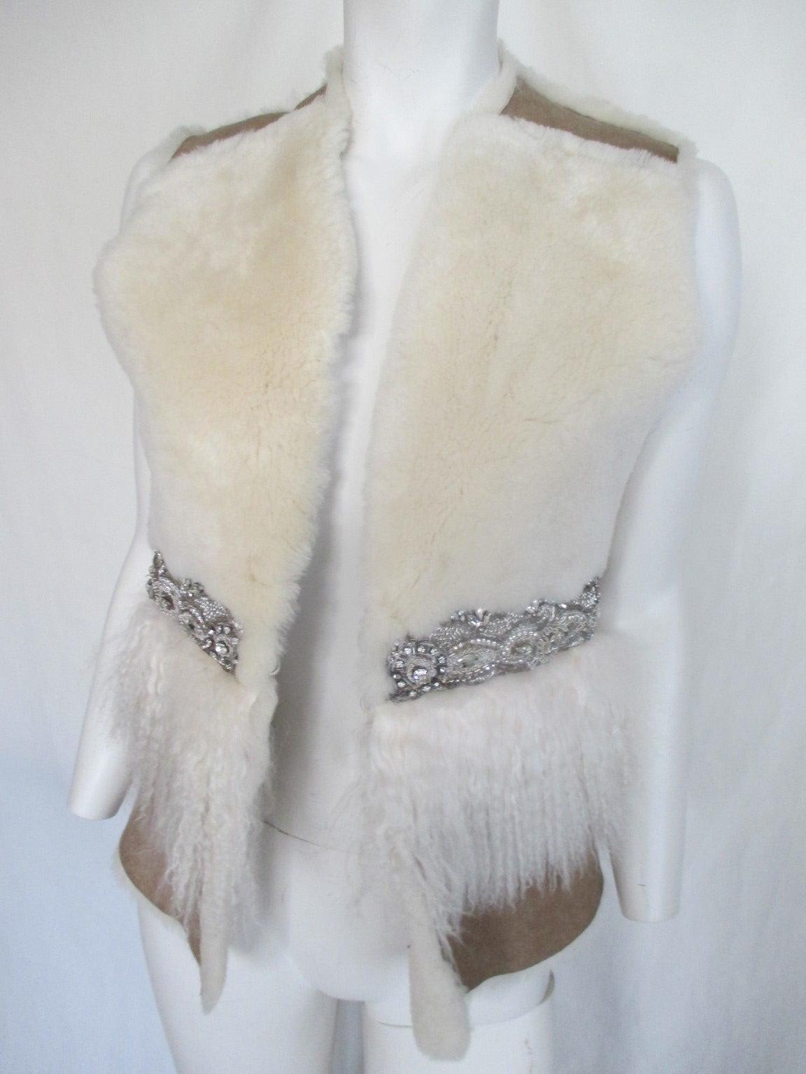 Unique Shearling Gilet 

We offer more exclusive fur items, view our front store

Details:
Brand; Baboons, Switzerland
Soft shearling leather
Tibetan lamb
Silver details
2 closing hooks
Size fits as small, see section measurements.

Please note that