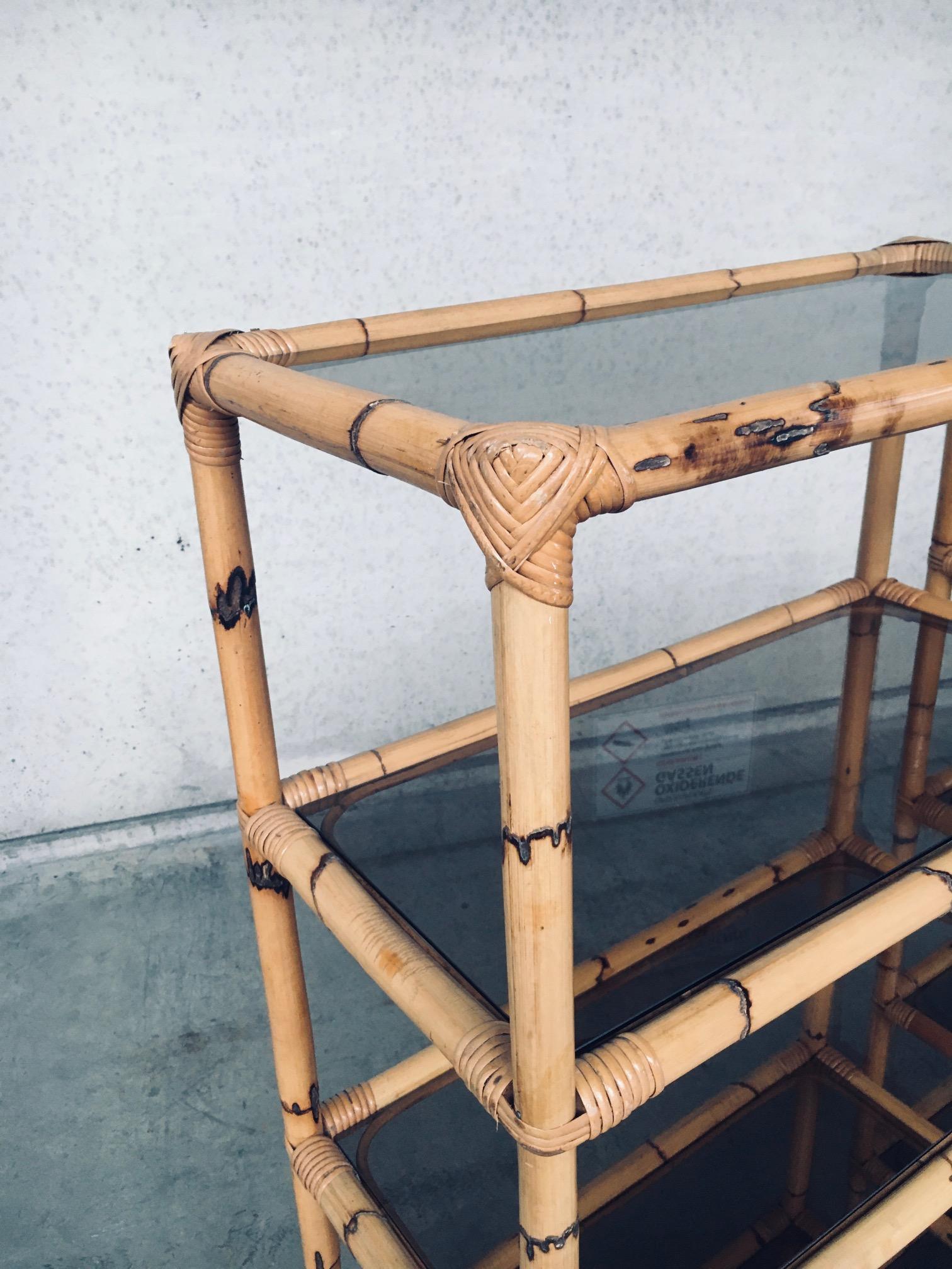 Set di scaffali in bambù di design Boho Style Vitrine, Italia, anni '60 in vendita 5