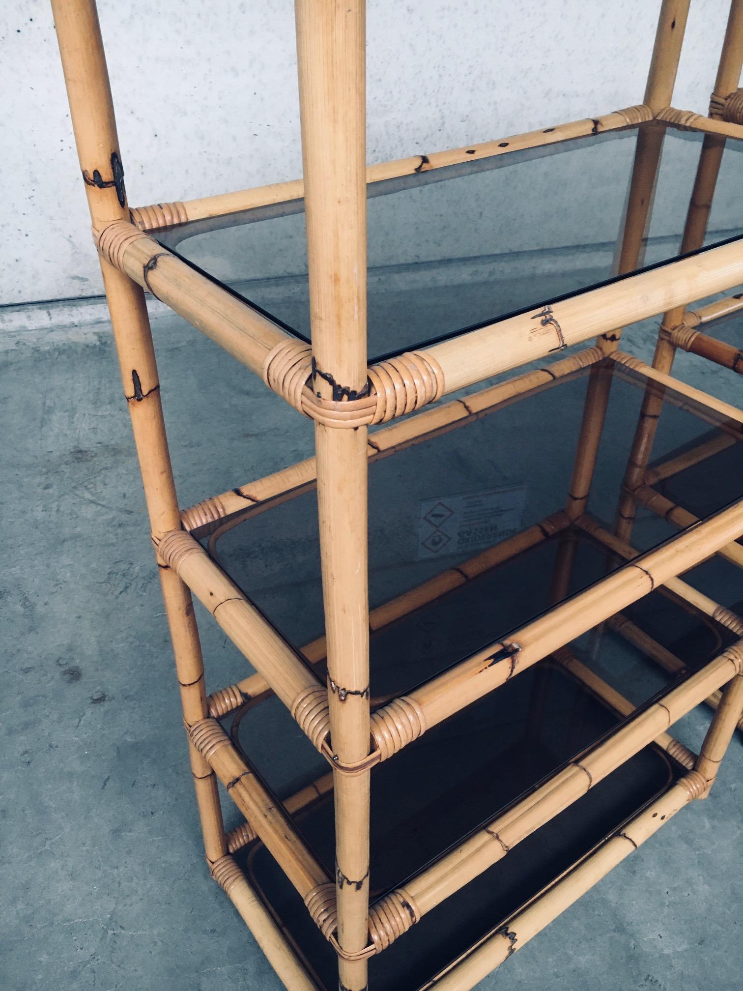 Set di scaffali in bambù di design Boho Style Vitrine, Italia, anni '60 in vendita 6