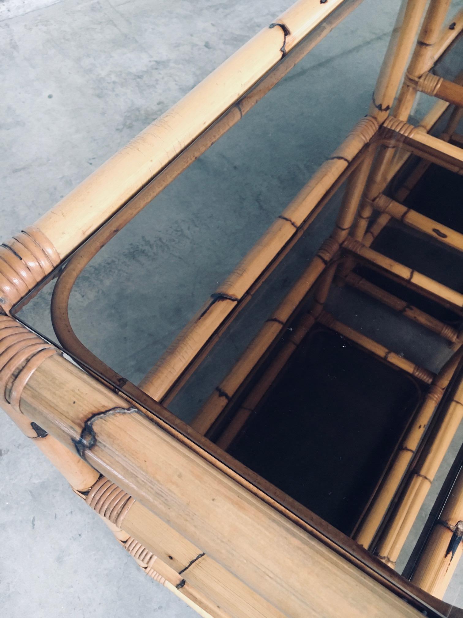 Set di scaffali in bambù di design Boho Style Vitrine, Italia, anni '60 in vendita 13