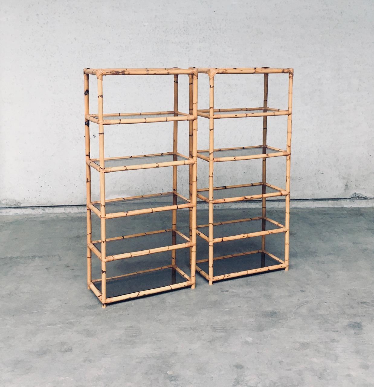 Bohémien Set di scaffali in bambù di design Boho Style Vitrine, Italia, anni '60 in vendita