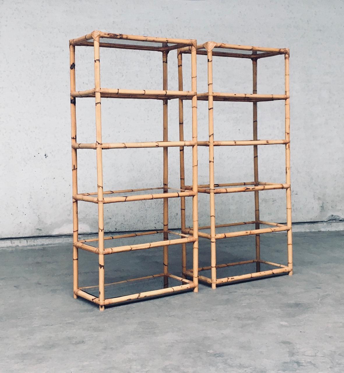 Italiano Set di scaffali in bambù di design Boho Style Vitrine, Italia, anni '60 in vendita