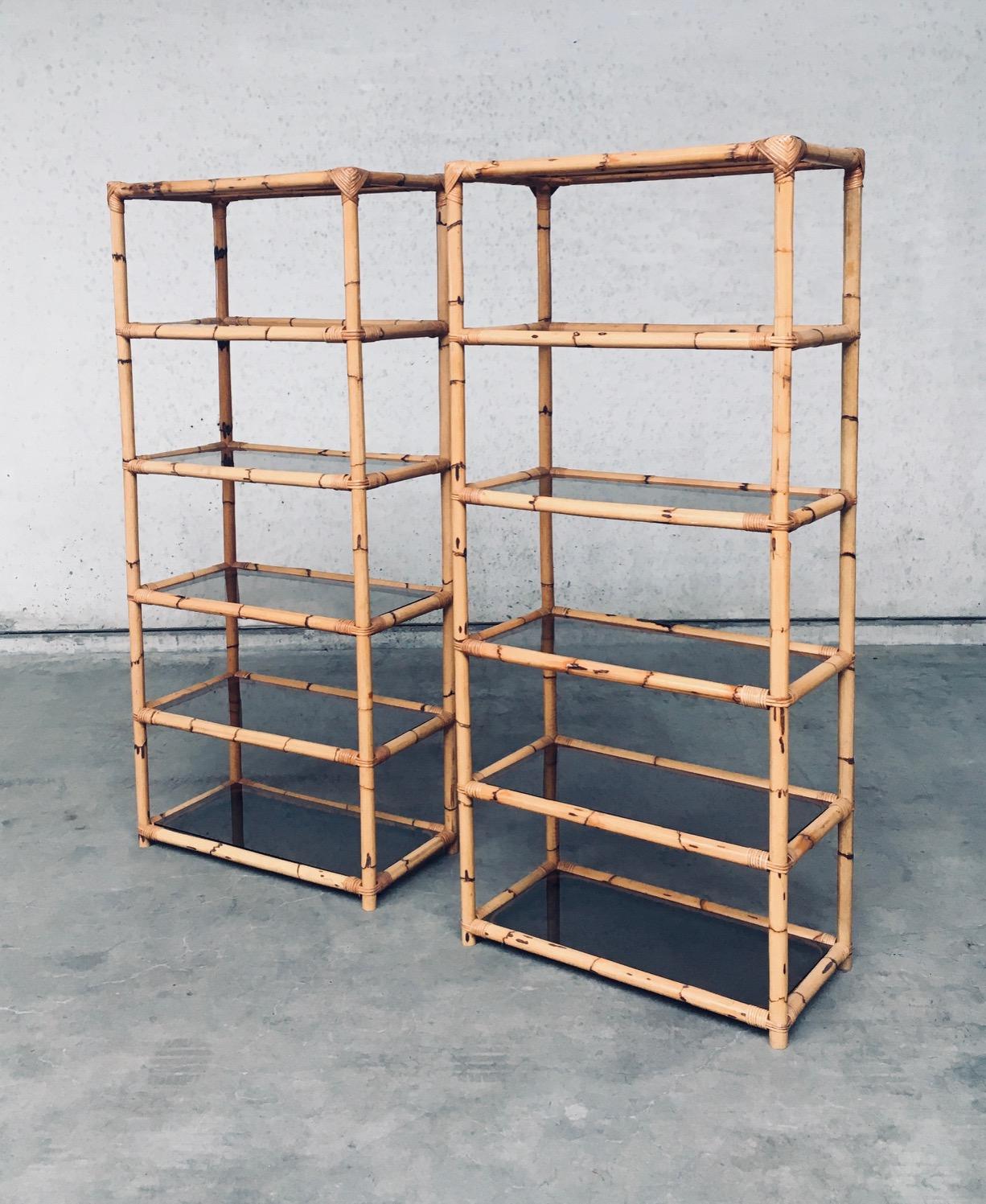 Metà XX secolo Set di scaffali in bambù di design Boho Style Vitrine, Italia, anni '60 in vendita
