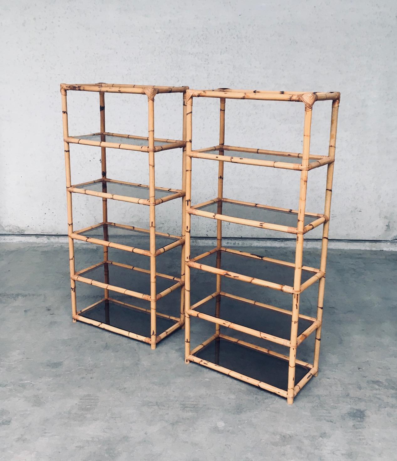 Bambù Set di scaffali in bambù di design Boho Style Vitrine, Italia, anni '60 in vendita