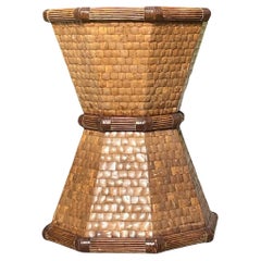 Table à piédestal en coquille de noix de coco tessellée style boho