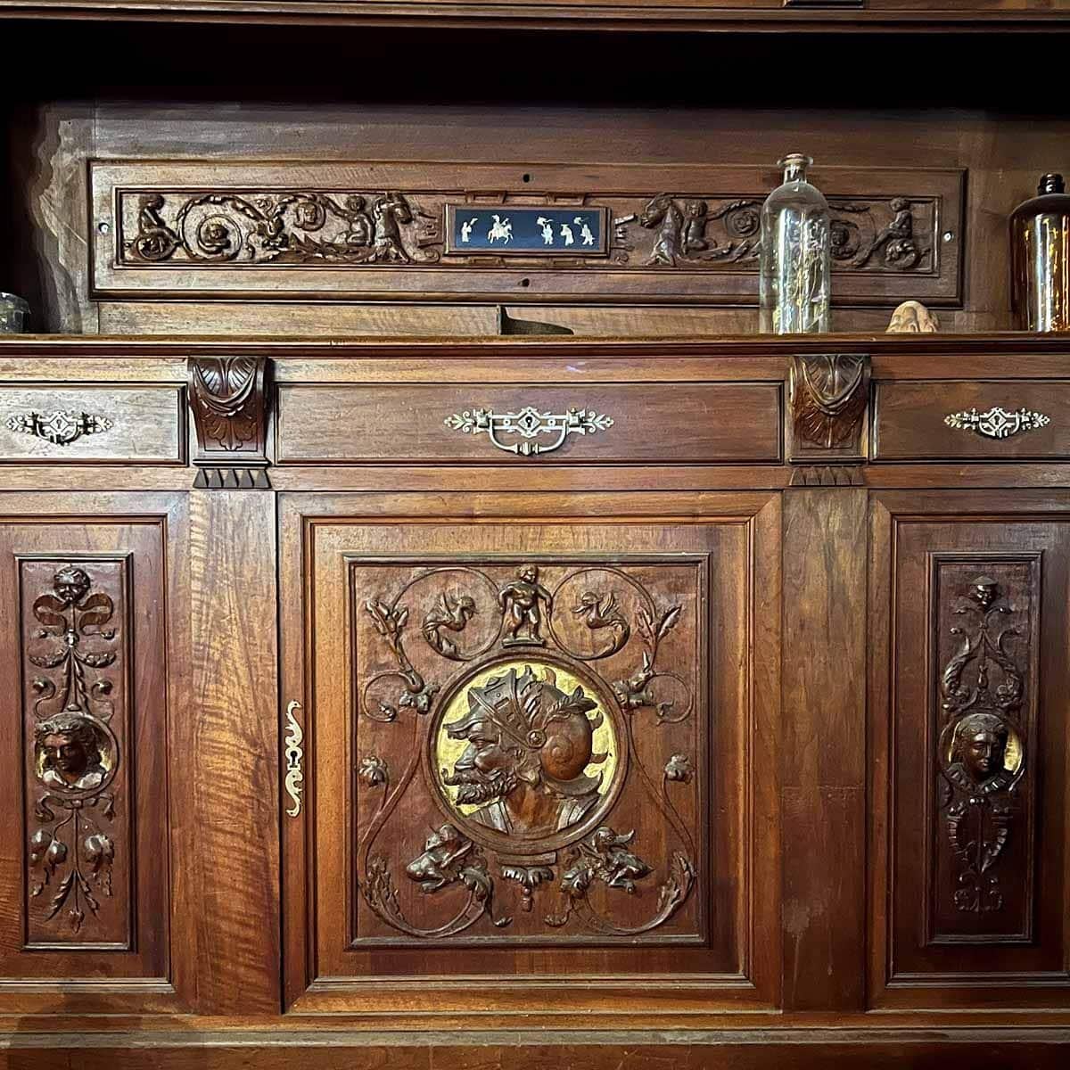 Louis XIII-style Norman walnut and gilded library woodwork For Sale 4