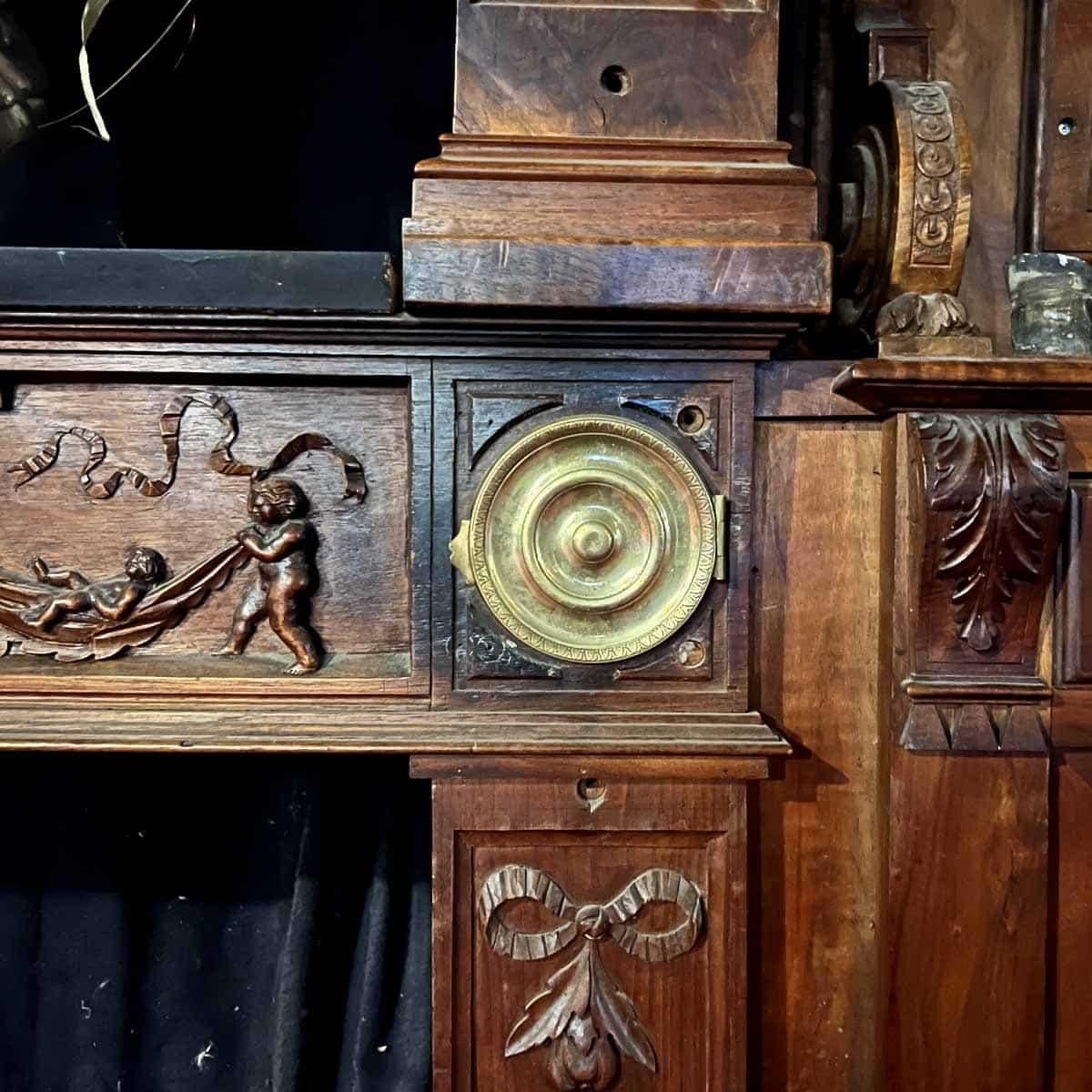 Louis XIII-style Norman walnut and gilded library woodwork For Sale 7