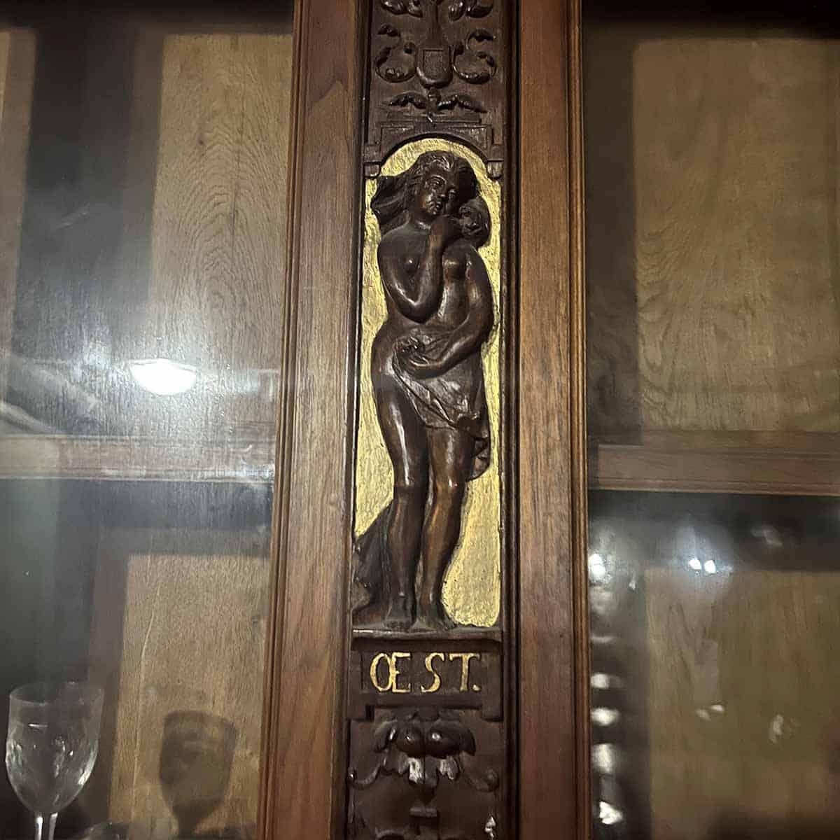 Louis XIII-style Norman walnut and gilded library woodwork For Sale 8