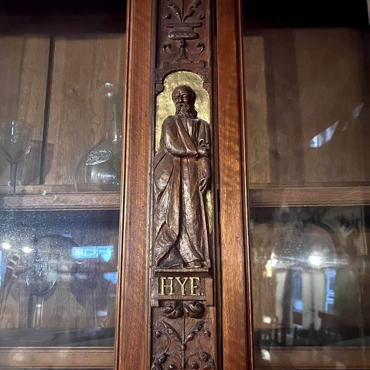 Louis XIII-style Norman walnut and gilded library woodwork For Sale 9