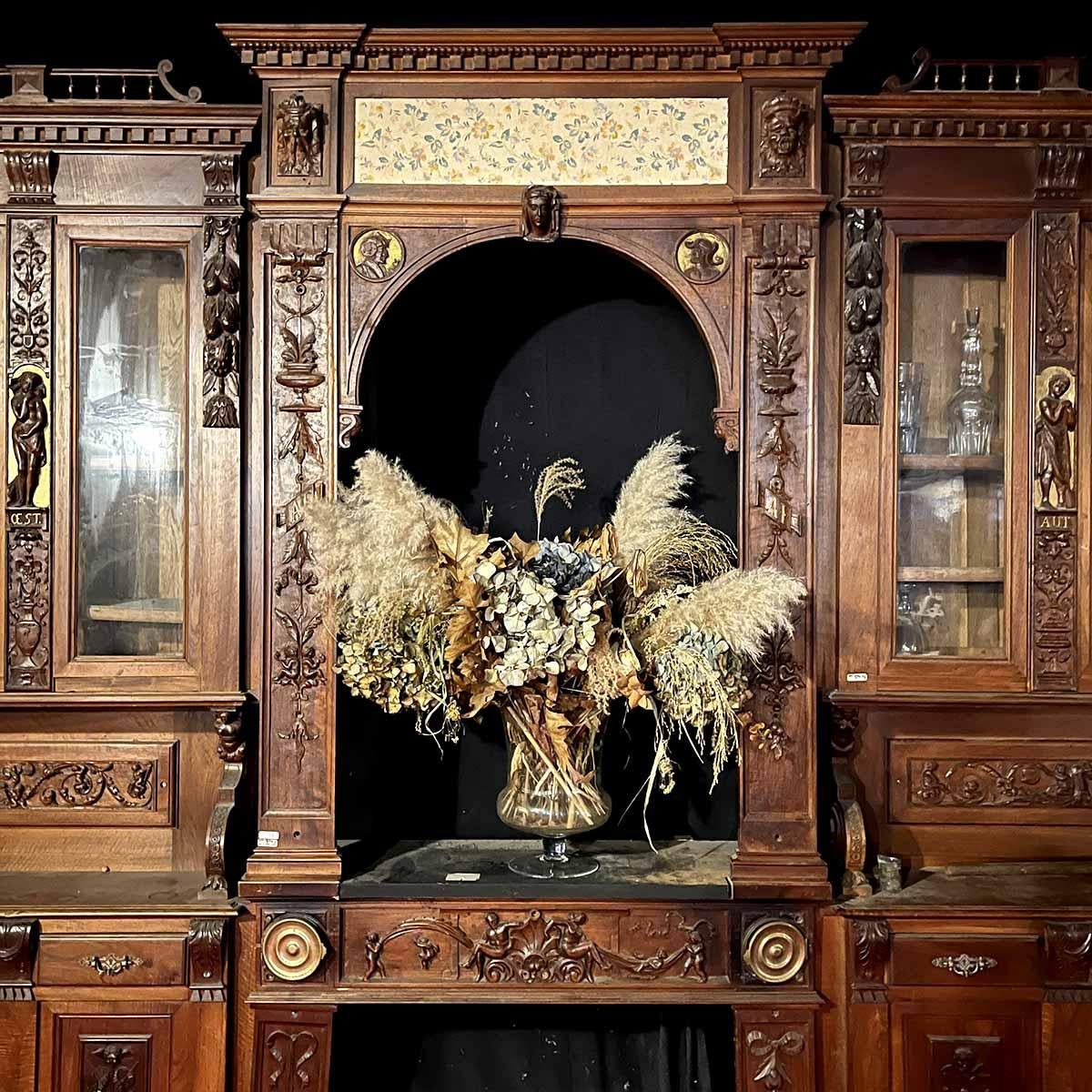 Louis XIII-style Norman walnut and gilded library woodwork In Good Condition For Sale In TOURCOING, FR