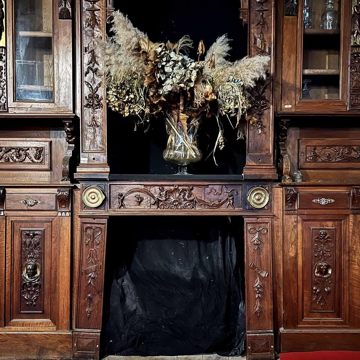Mid-19th Century Louis XIII-style Norman walnut and gilded library woodwork For Sale