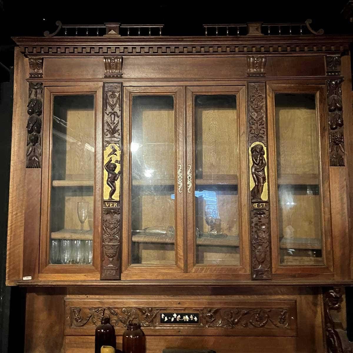 Louis XIII-style Norman walnut and gilded library woodwork For Sale 1