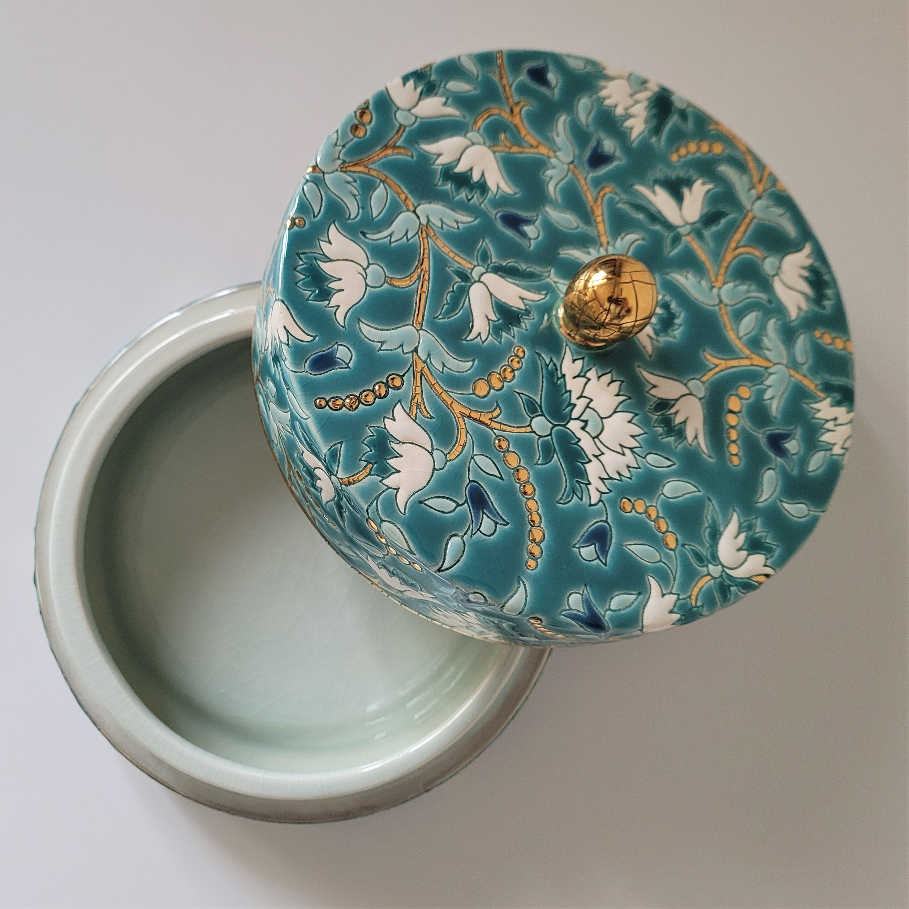 Hand-Crafted Boîte à Caviar Emaux de Longwy, Green Floral Motif For Sale