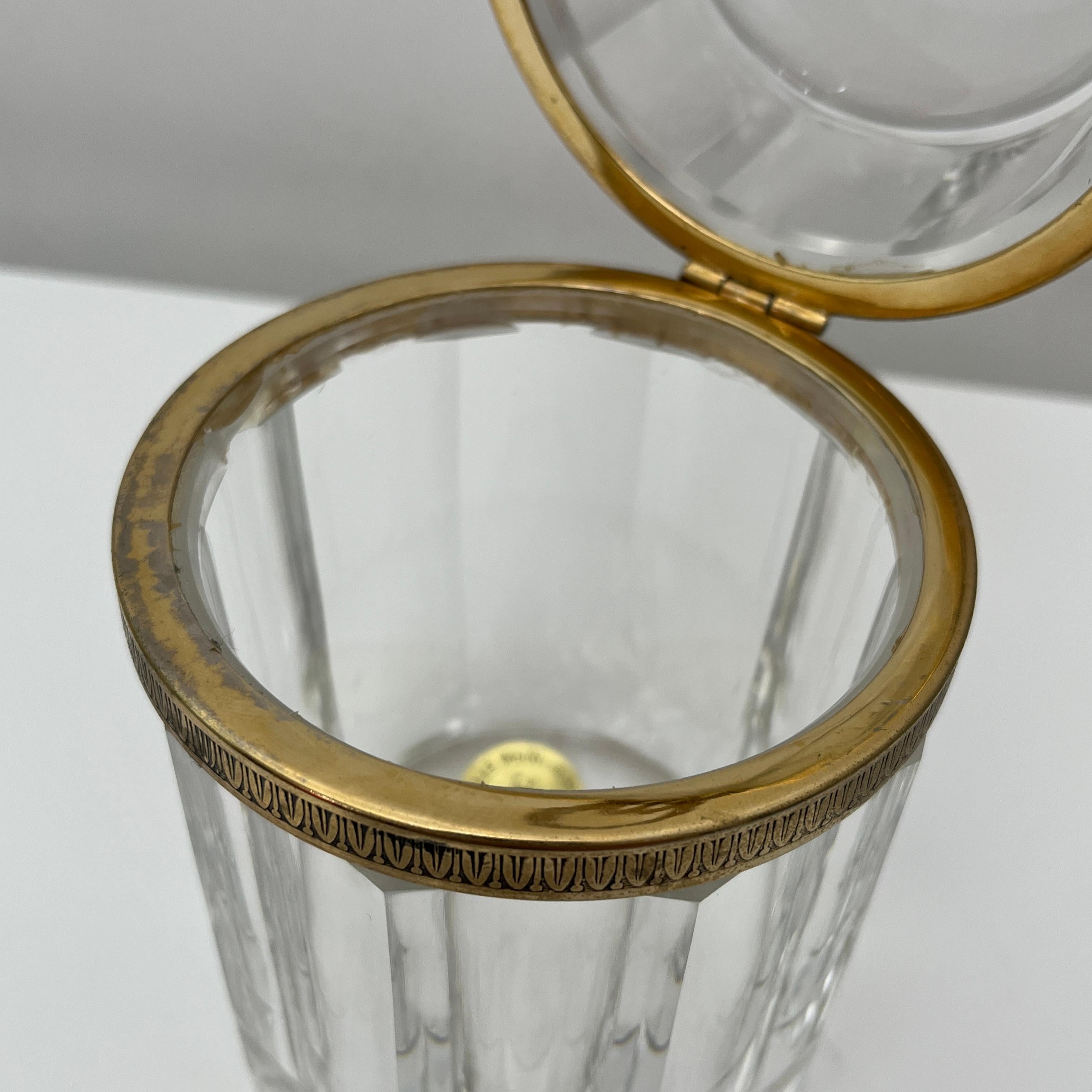 Boite en cristal doré taillé faceté CF Benito Michel, France vers 1960 For Sale 3