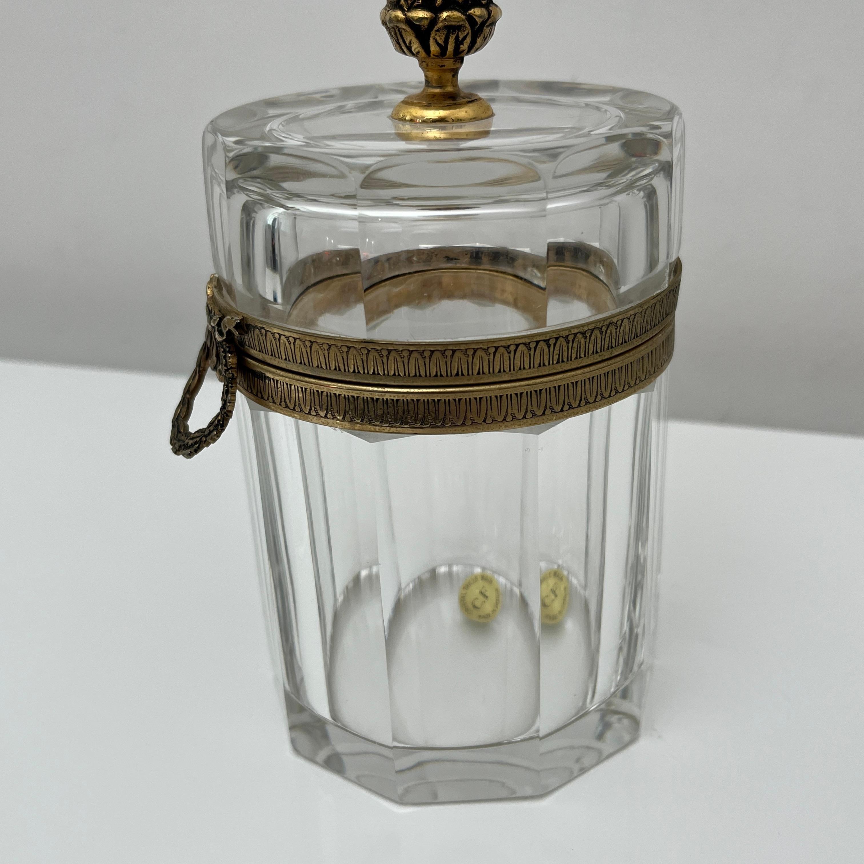 Boite en cristal doré taillé faceté CF Benito Michel, France vers 1960 For Sale 6